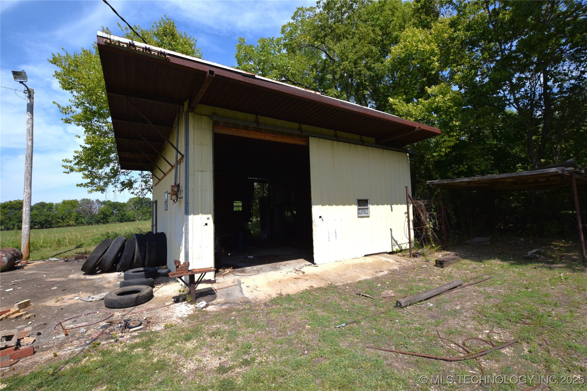 319 E Oak Street Property Photo 13