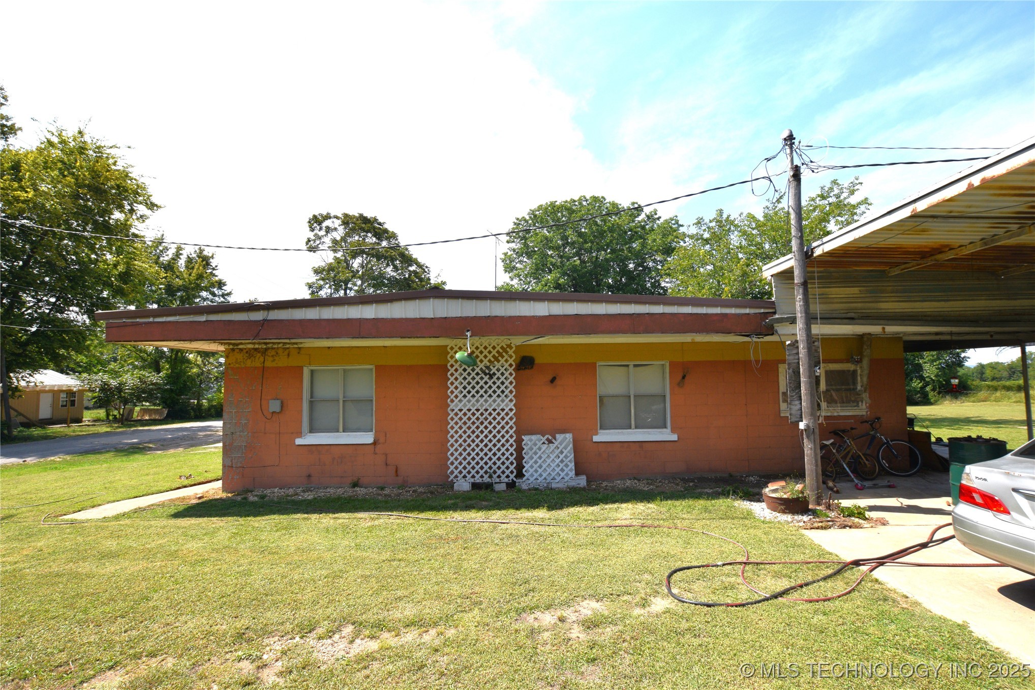 319 E Oak Street Property Photo 14