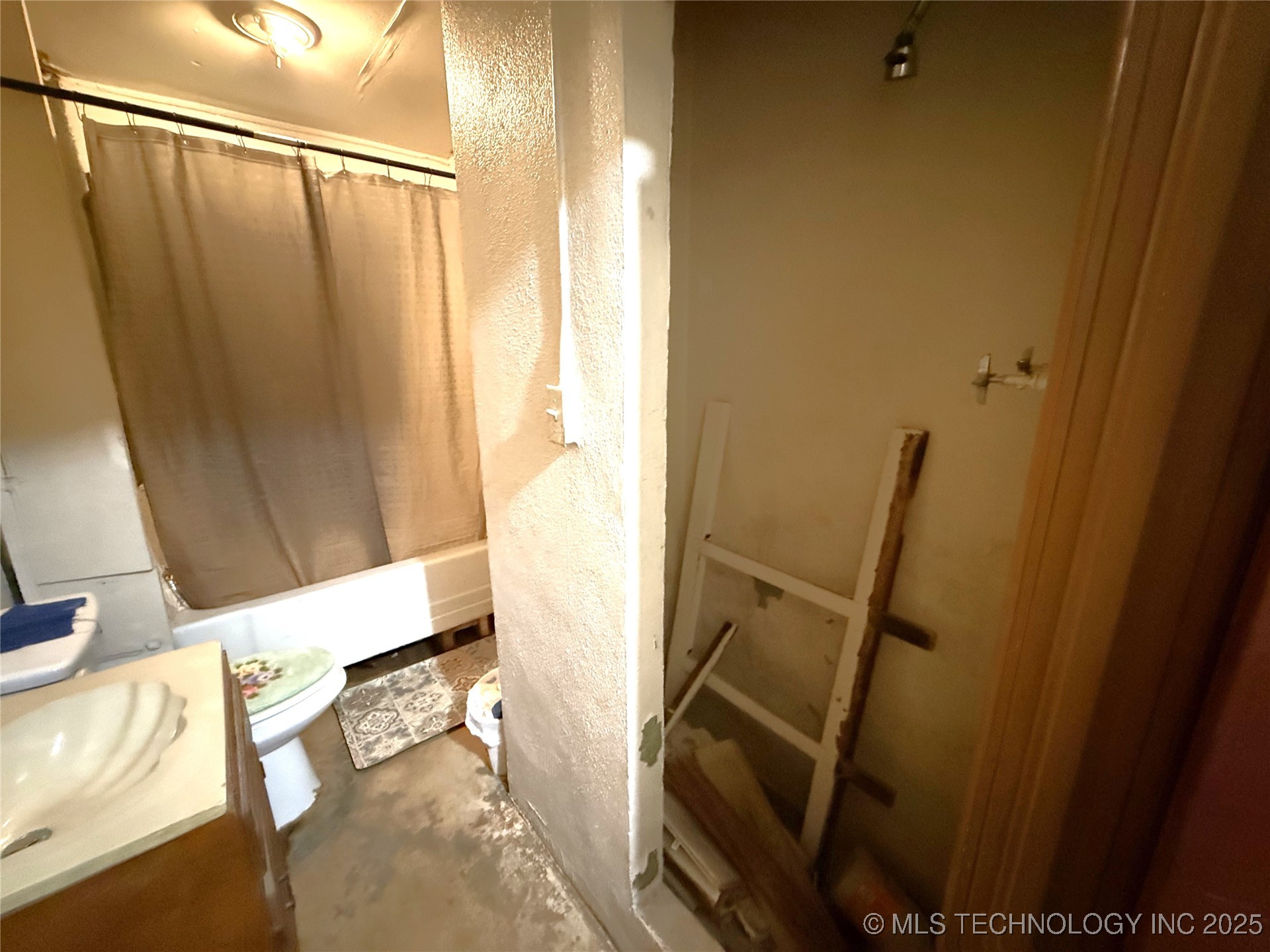 319 E Oak Street Property Photo 21