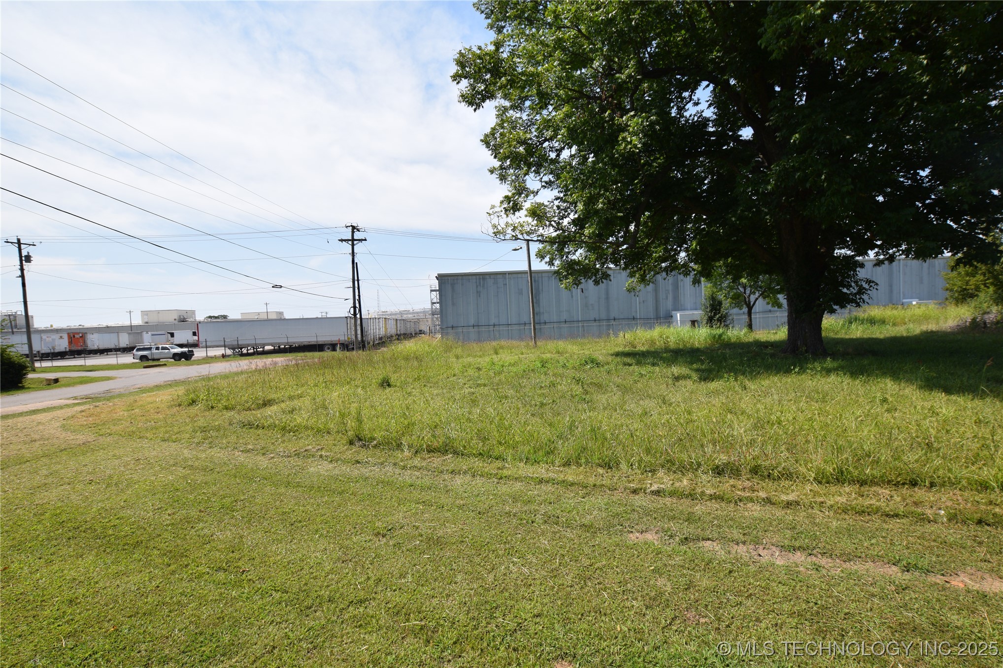 317 E Oak Street Property Photo 8