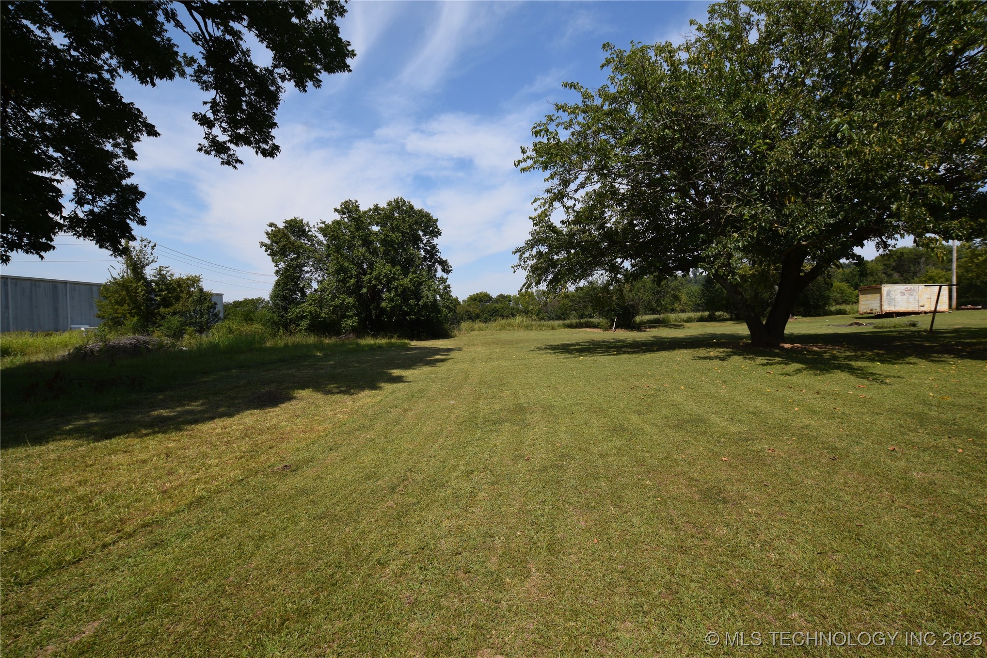 317 E Oak Street Property Photo 9