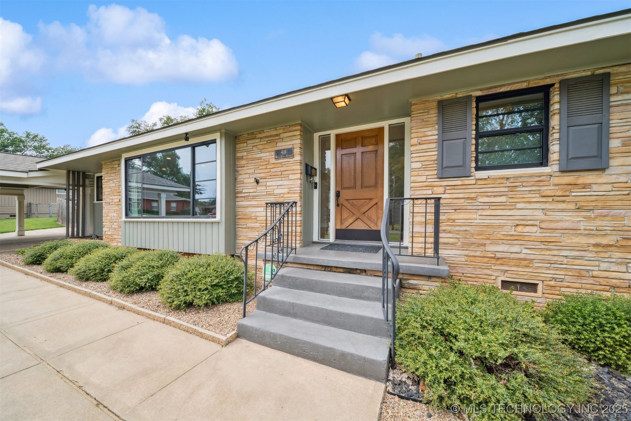 411 W Kaw Avenue Property Photo 5