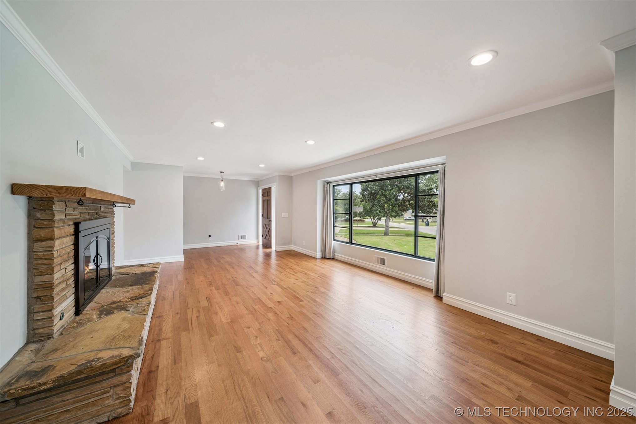 411 W Kaw Avenue Property Photo 8