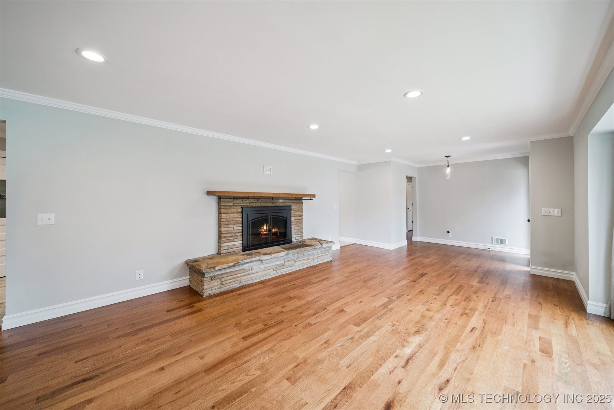 411 W Kaw Avenue Property Photo 9