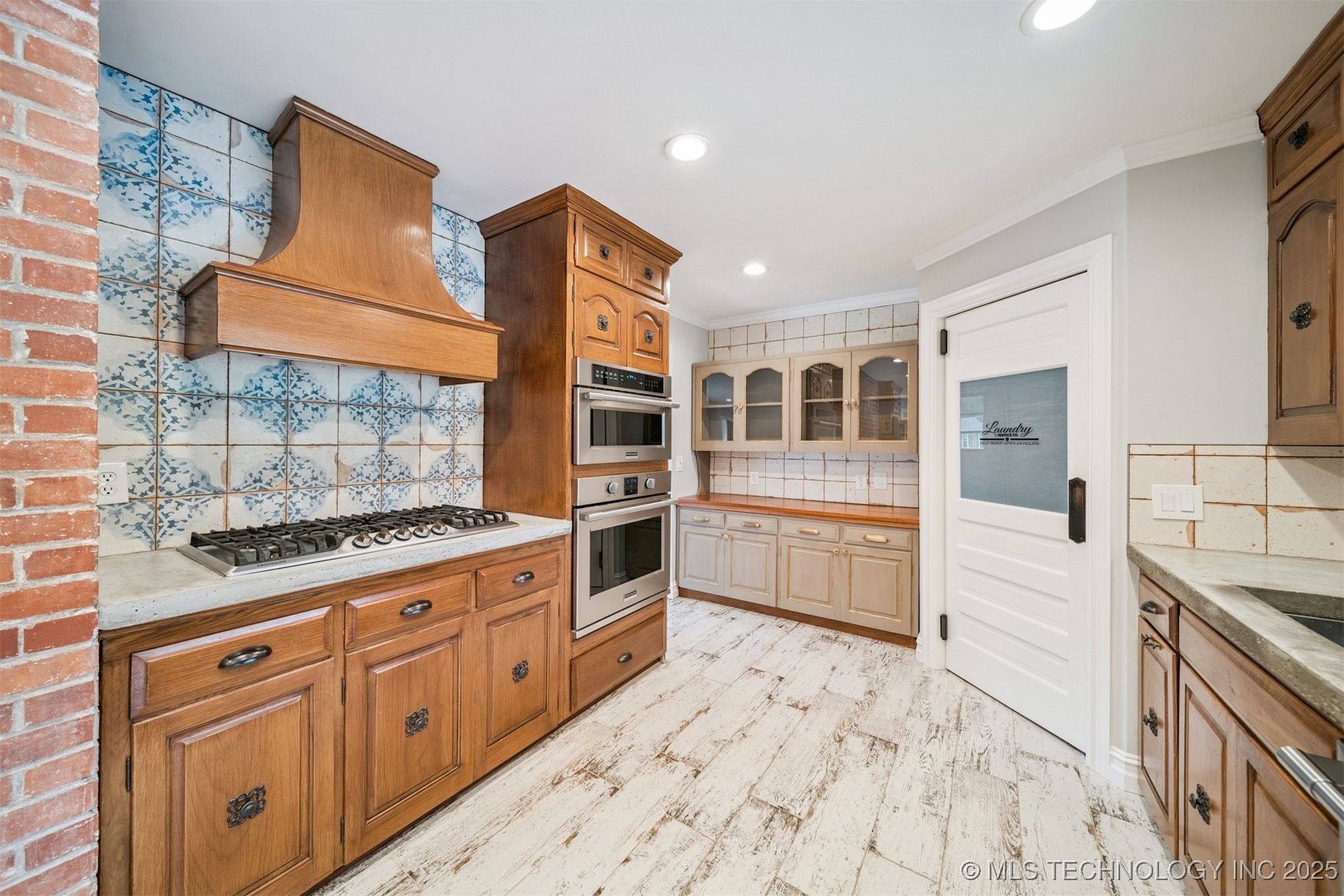 411 W Kaw Avenue Property Photo 15