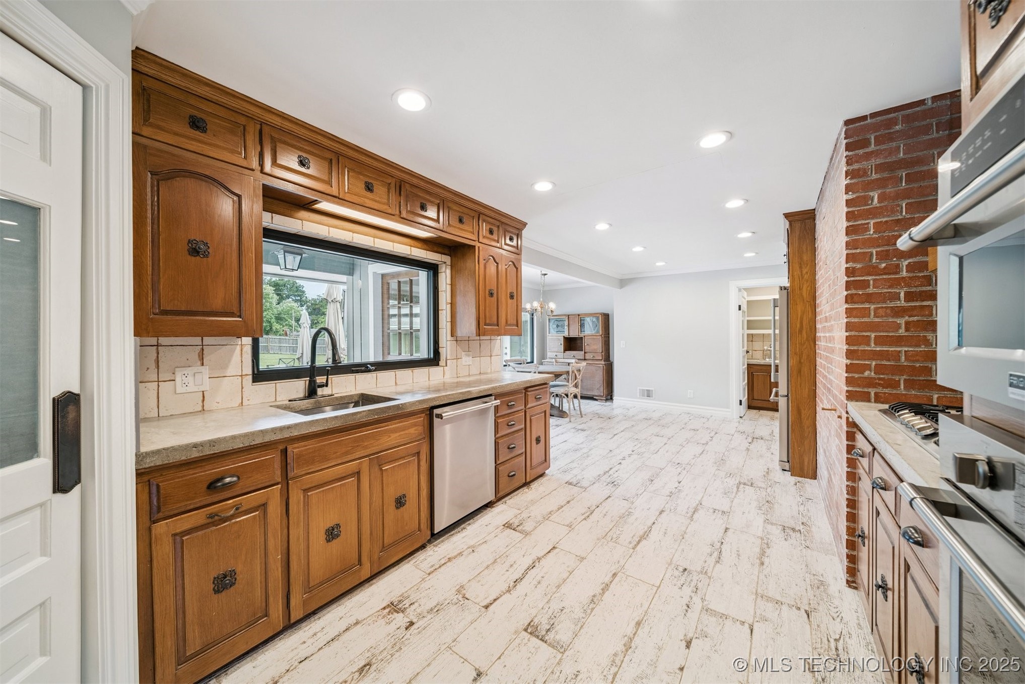 411 W Kaw Avenue Property Photo 16