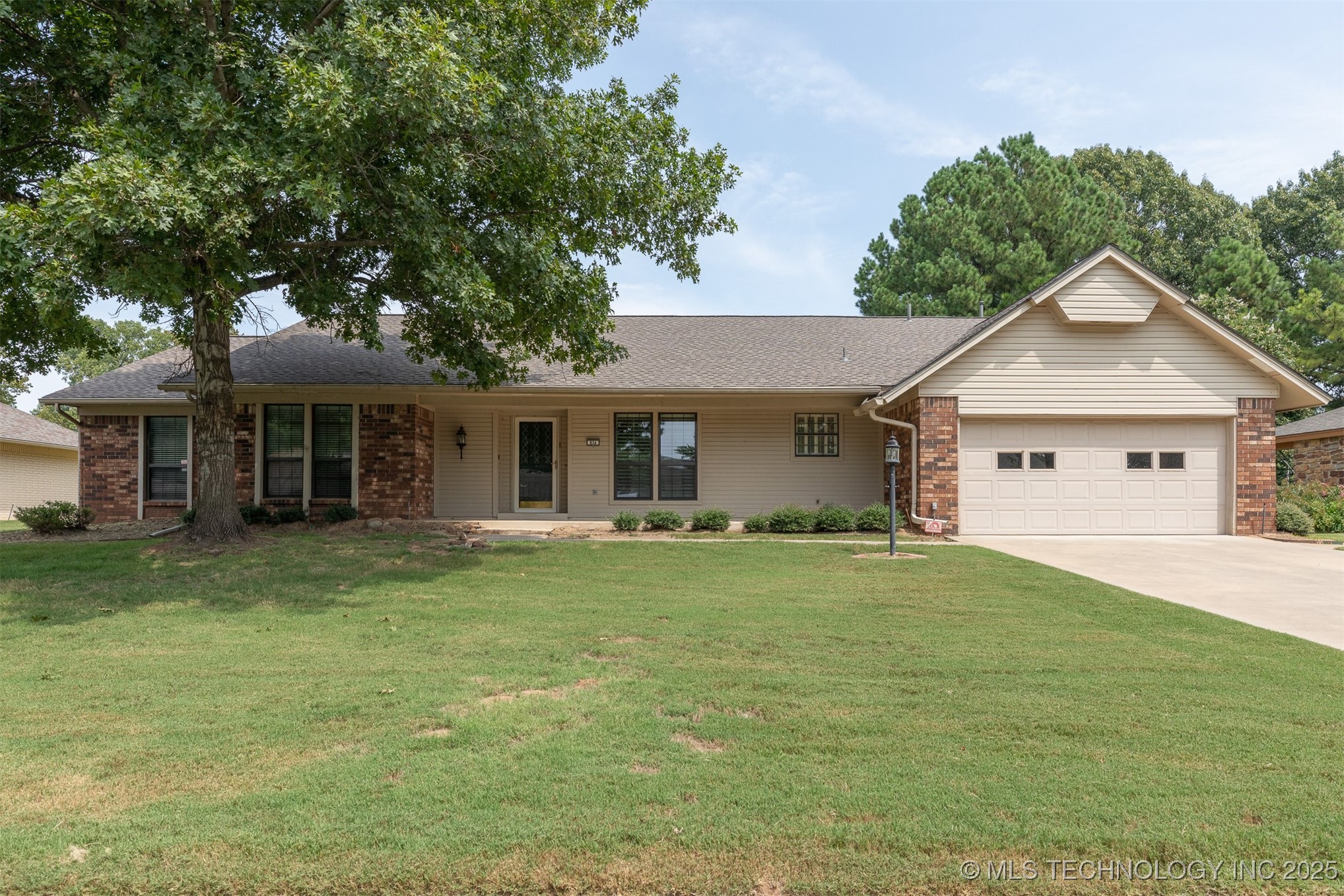 834 Lynwood Lane Property Photo 1