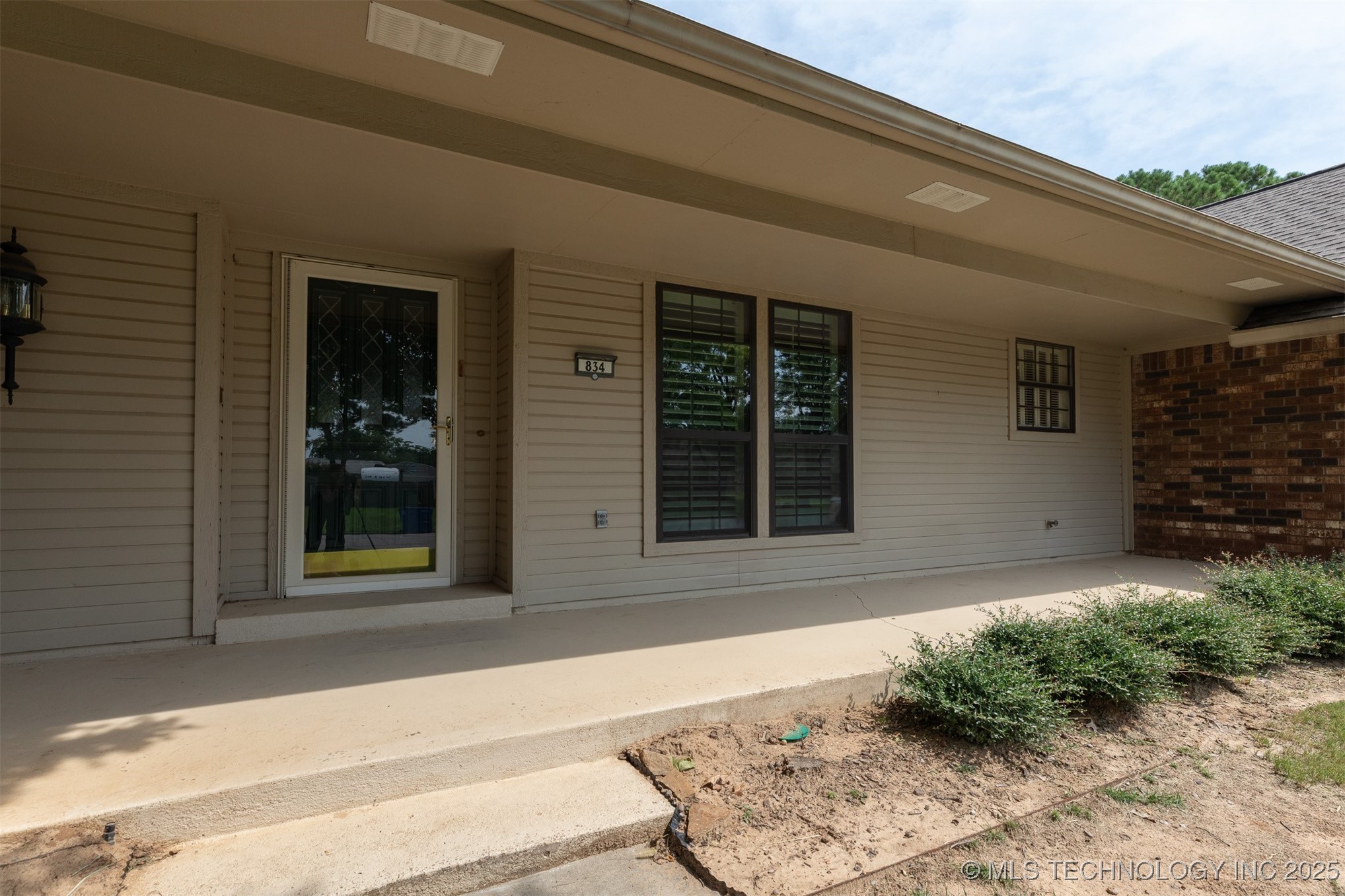 834 Lynwood Lane Property Photo 3