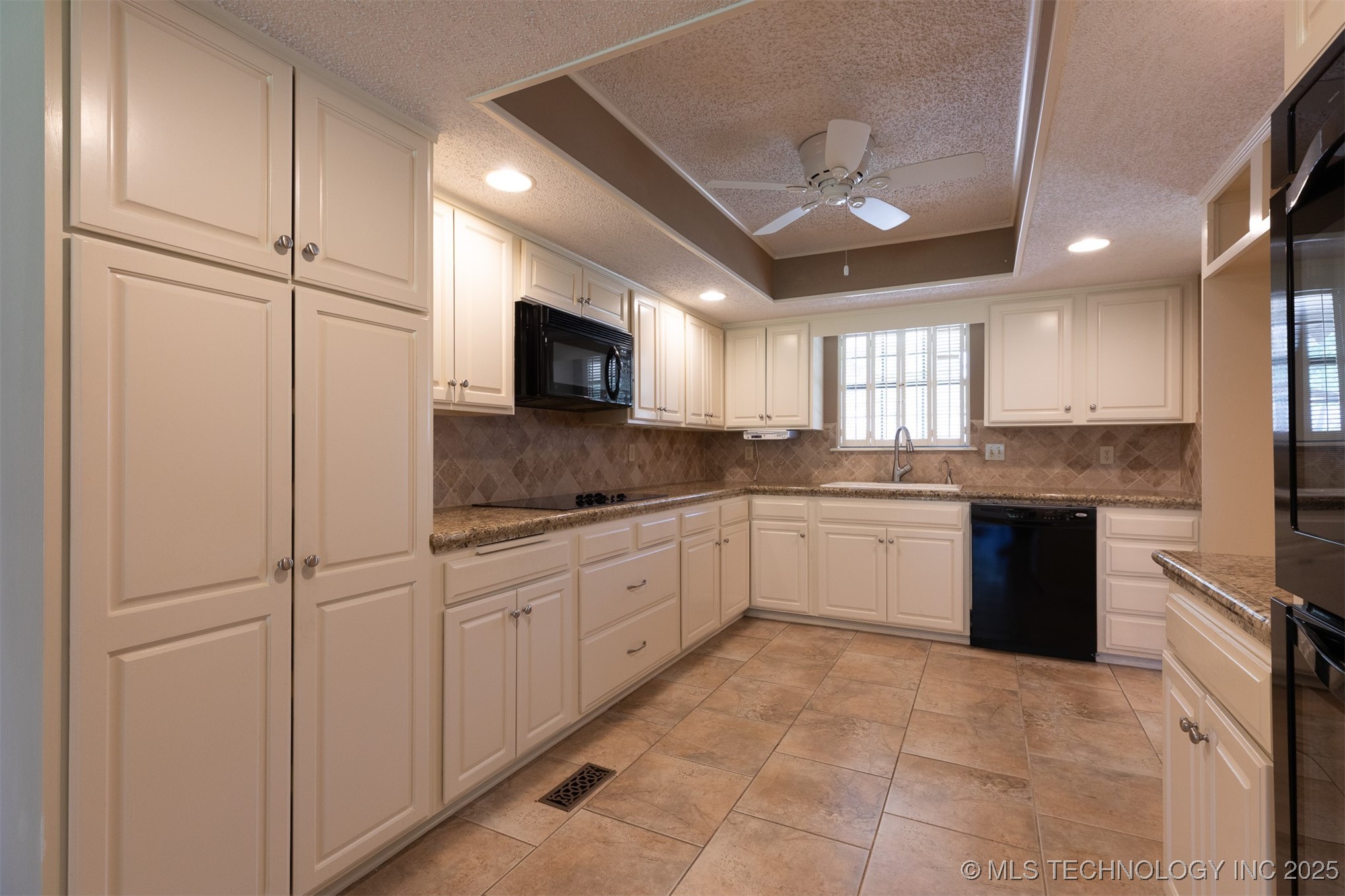 834 Lynwood Lane Property Photo 9