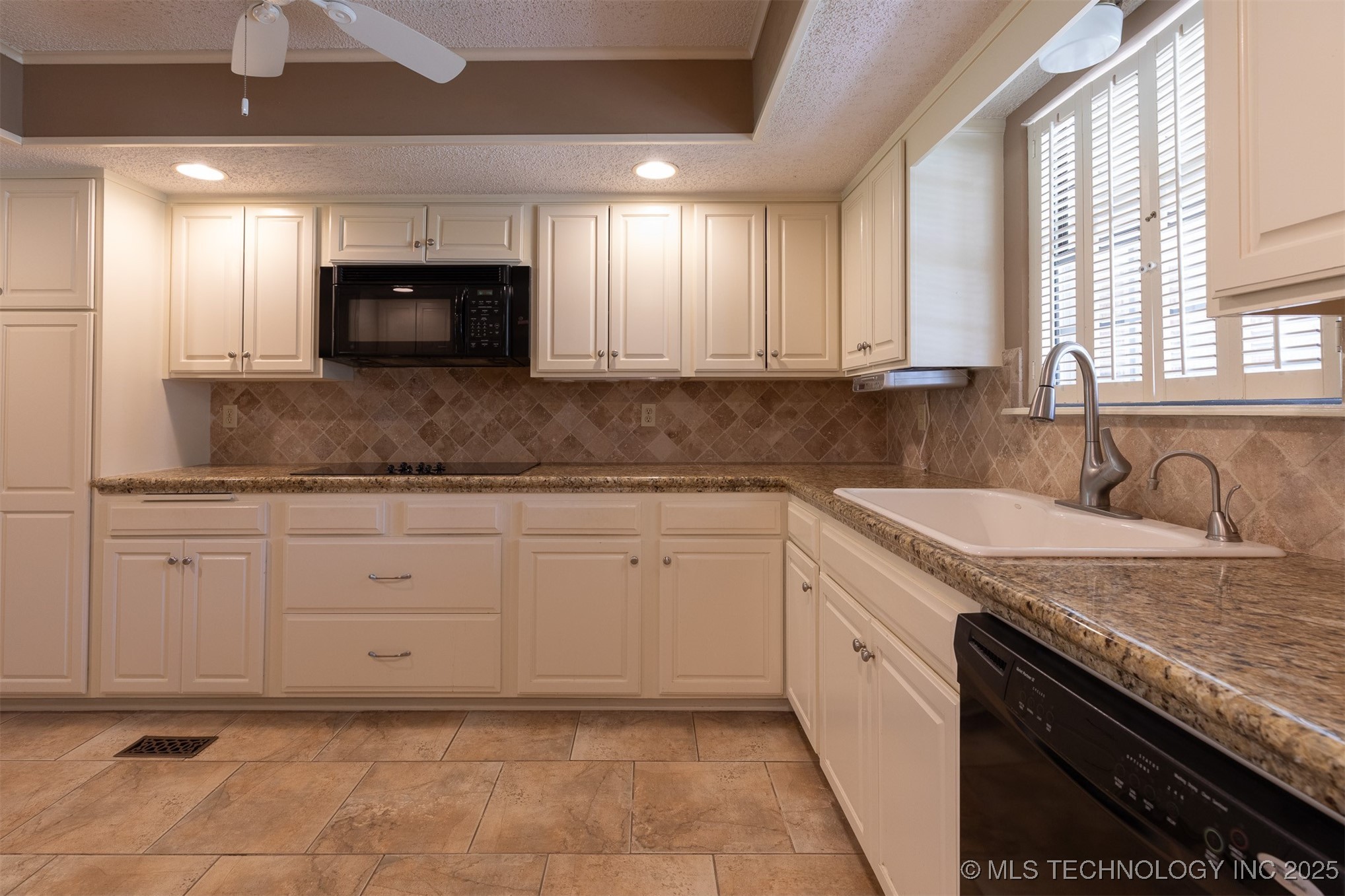 834 Lynwood Lane Property Photo 12