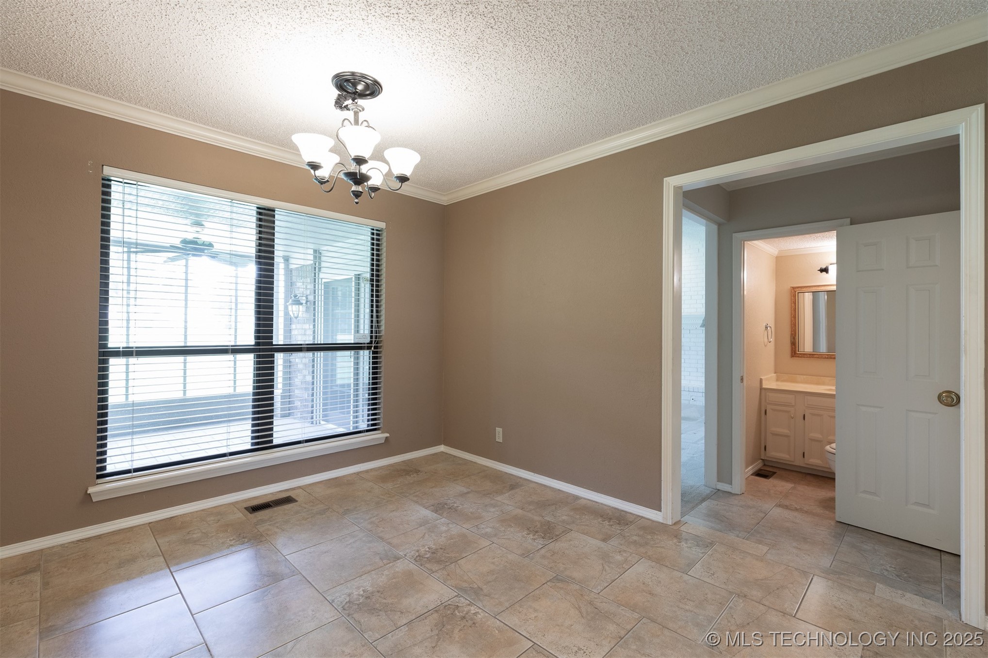 834 Lynwood Lane Property Photo 17