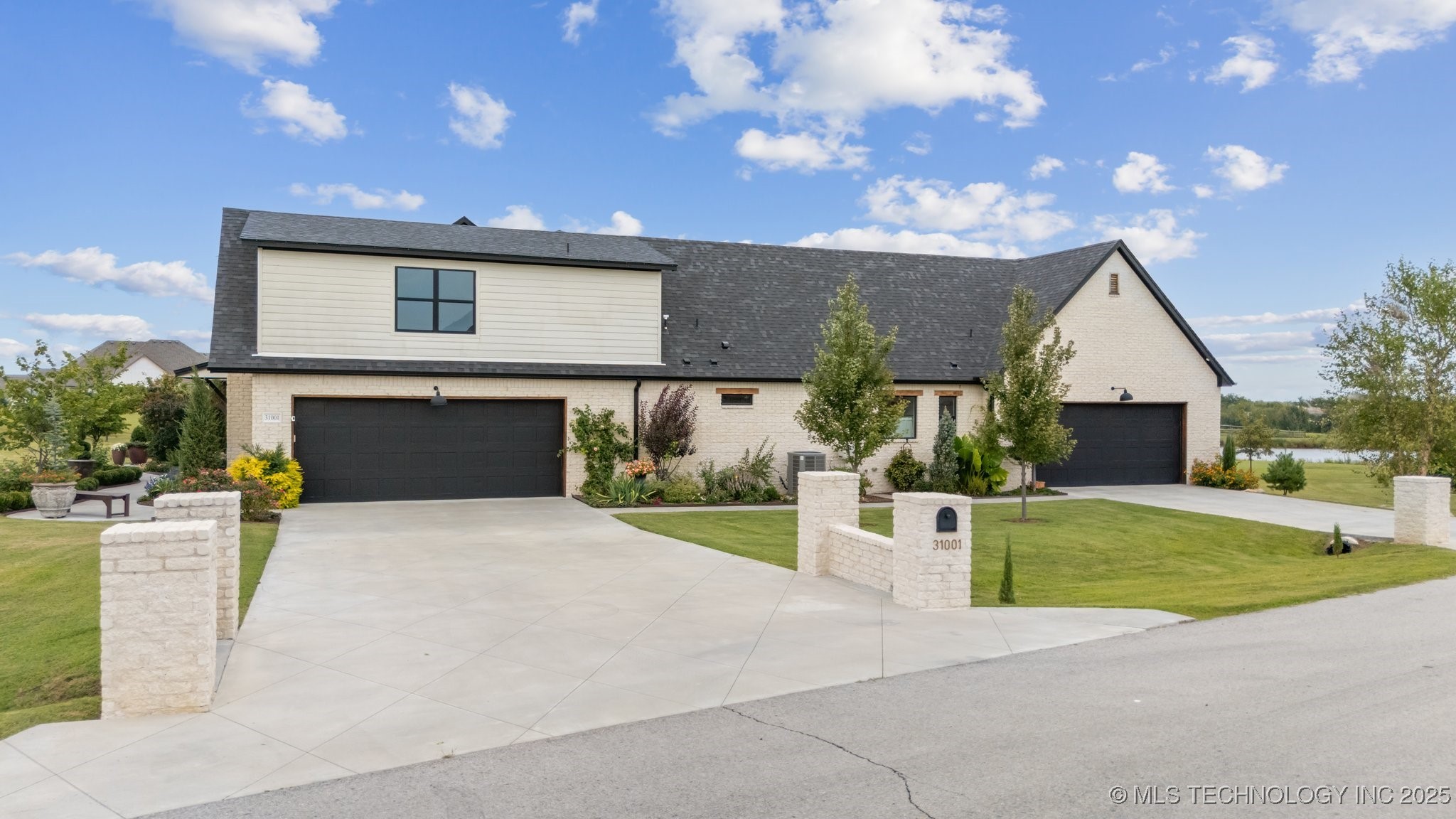 31001 E 68th Street Property Photo 78