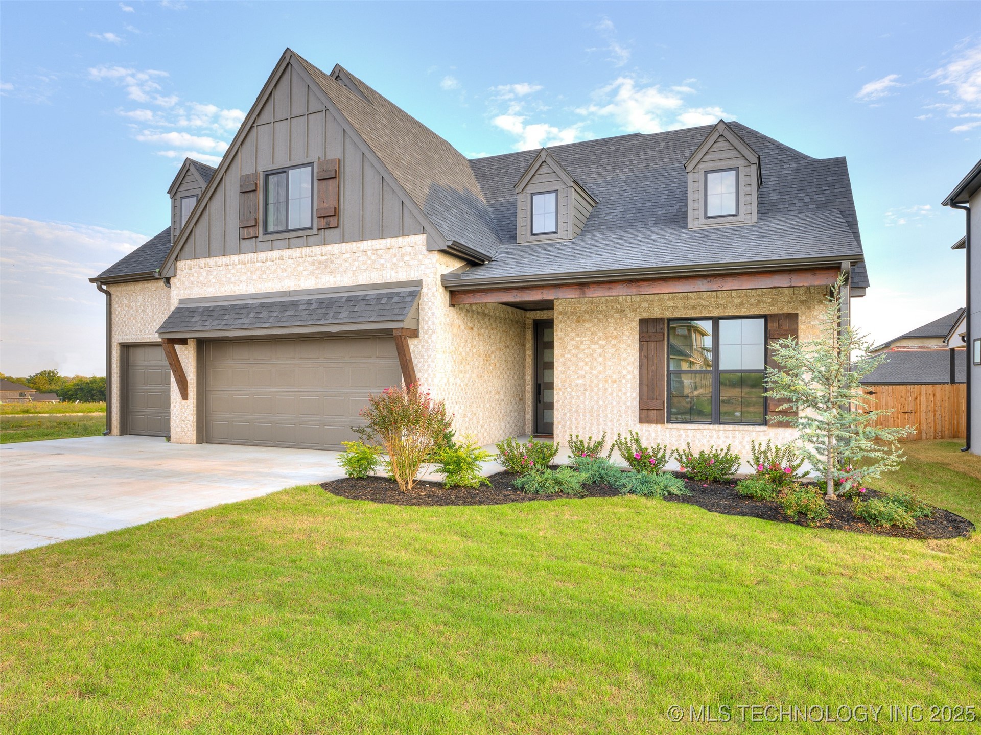 2354 E 134th Circle Property Photo 1