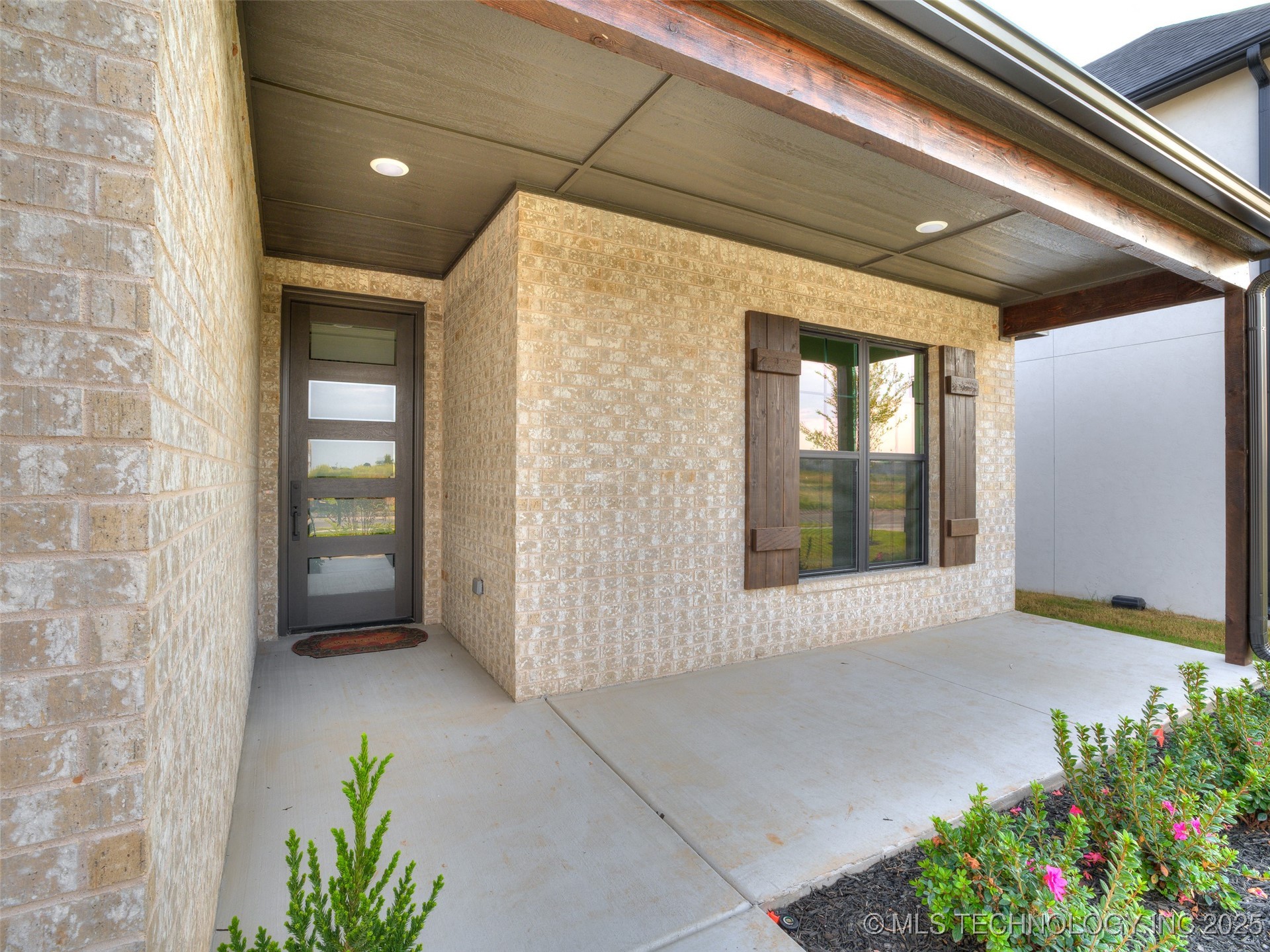 2354 E 134th Circle Property Photo 2