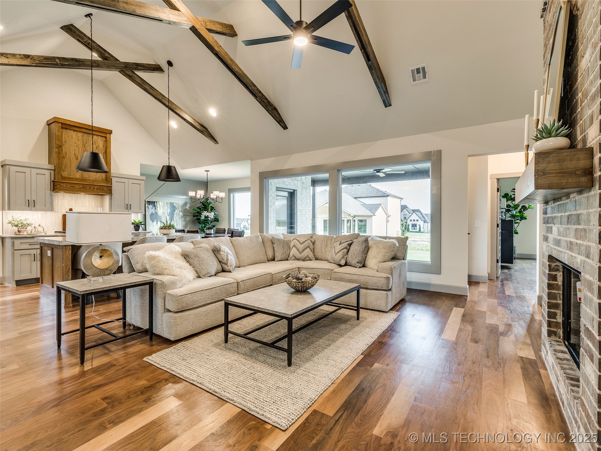 2354 E 134th Circle Property Photo 5