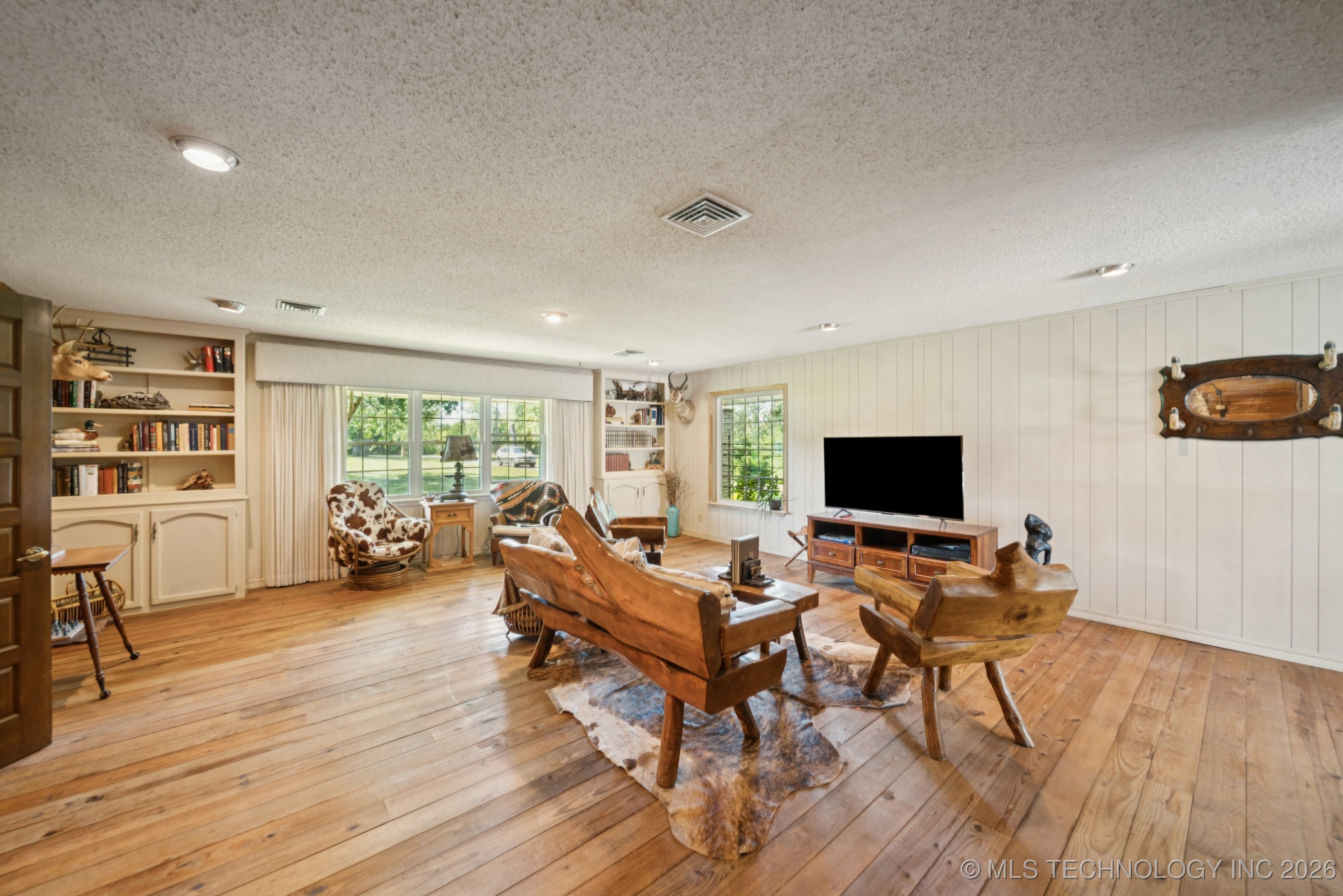 10805 E 470 Road Property Photo 8