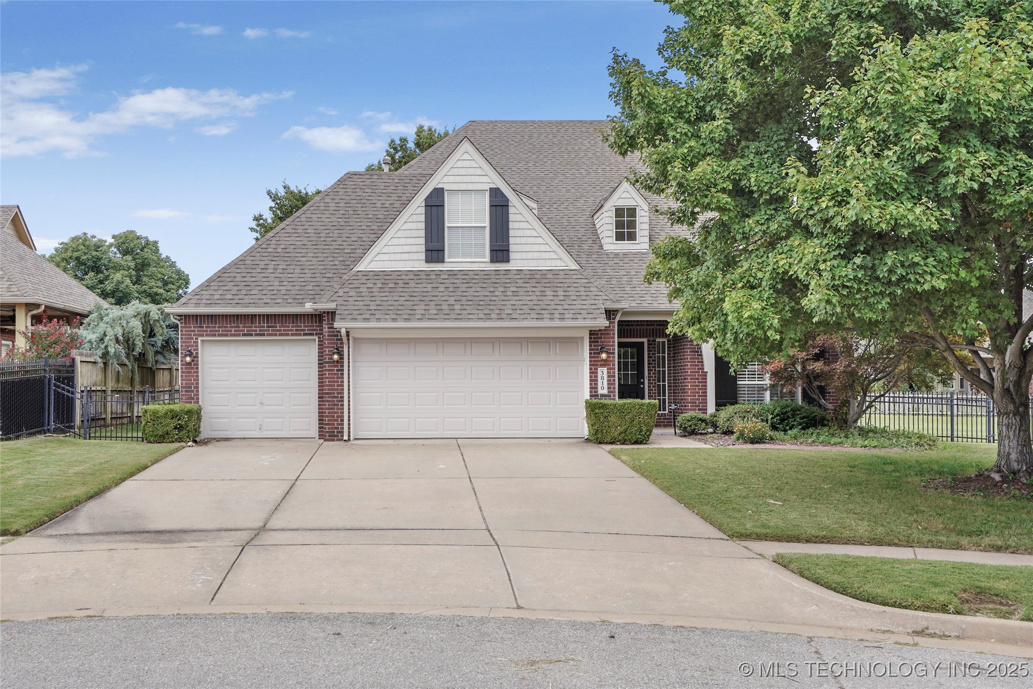 3810 S Palm Avenue Property Photo 1