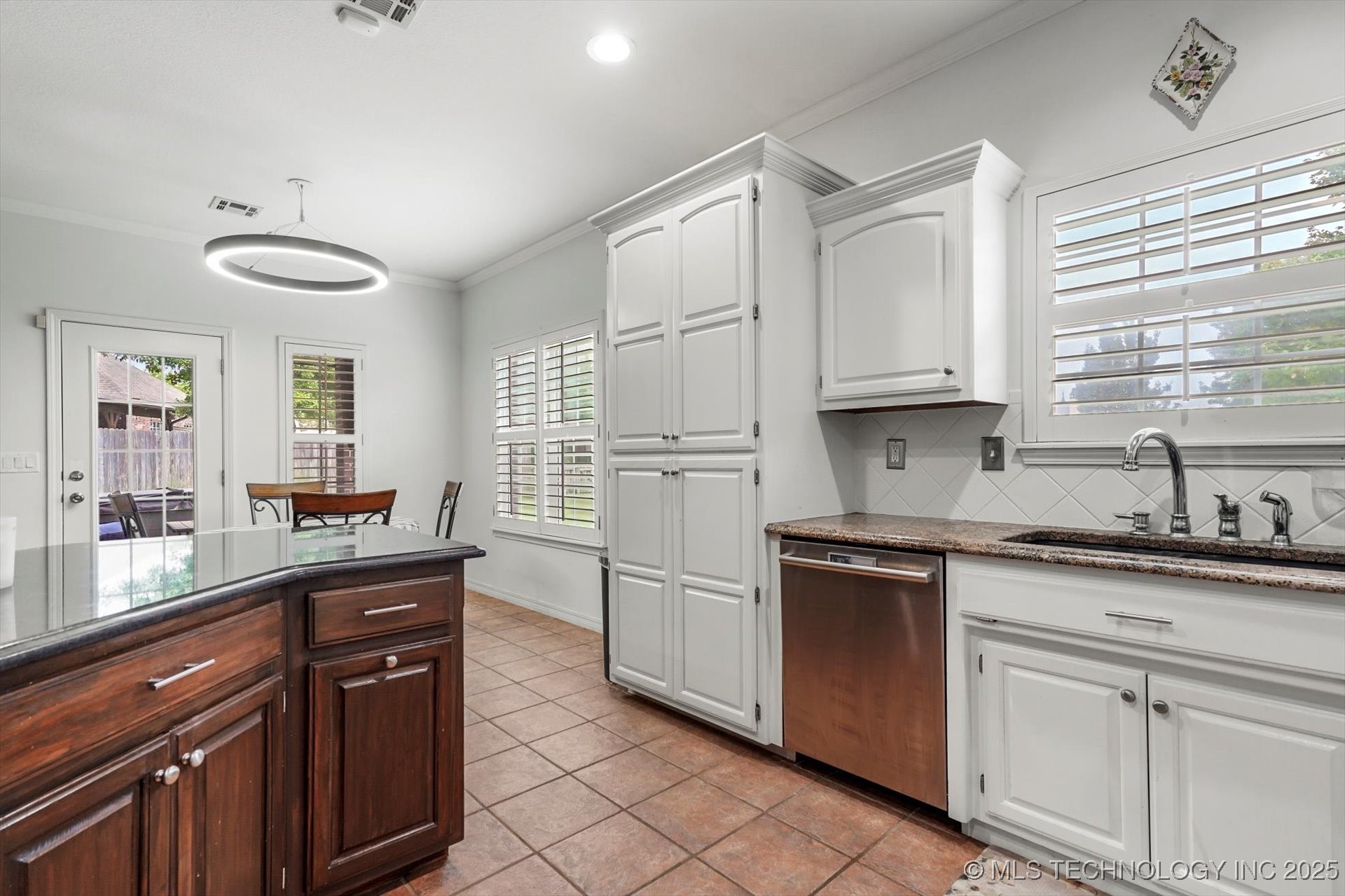 3810 S Palm Avenue Property Photo 11