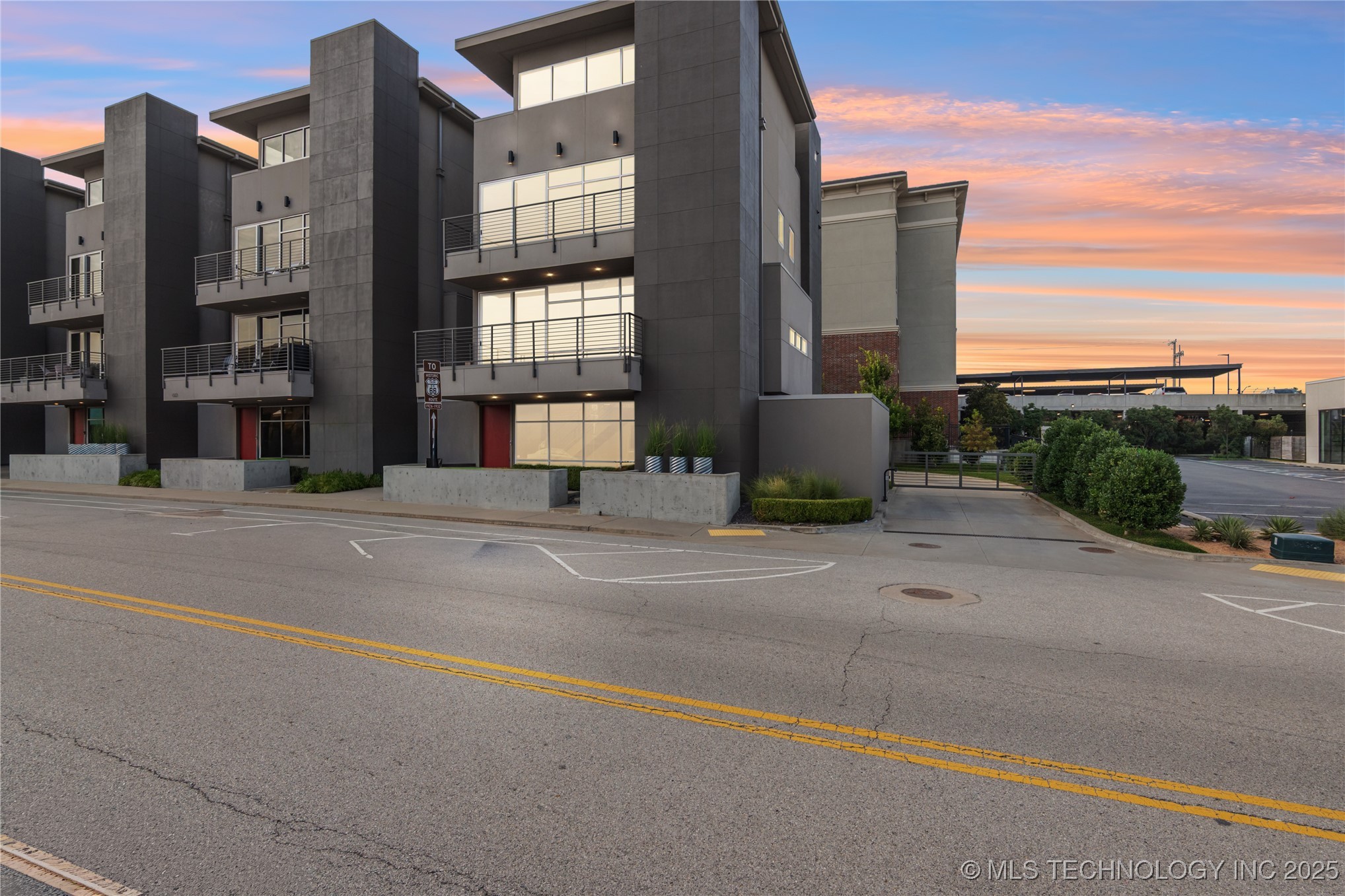 629 E 3rd Street Property Photo 1