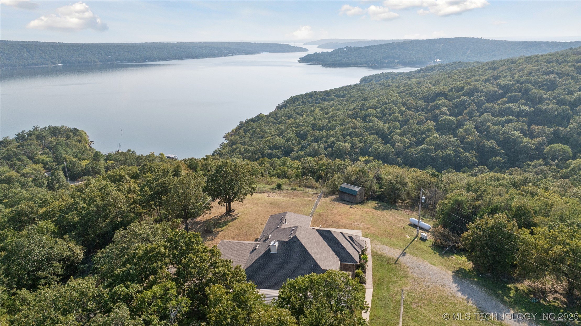 423308 E 1169 Road Property Photo 1