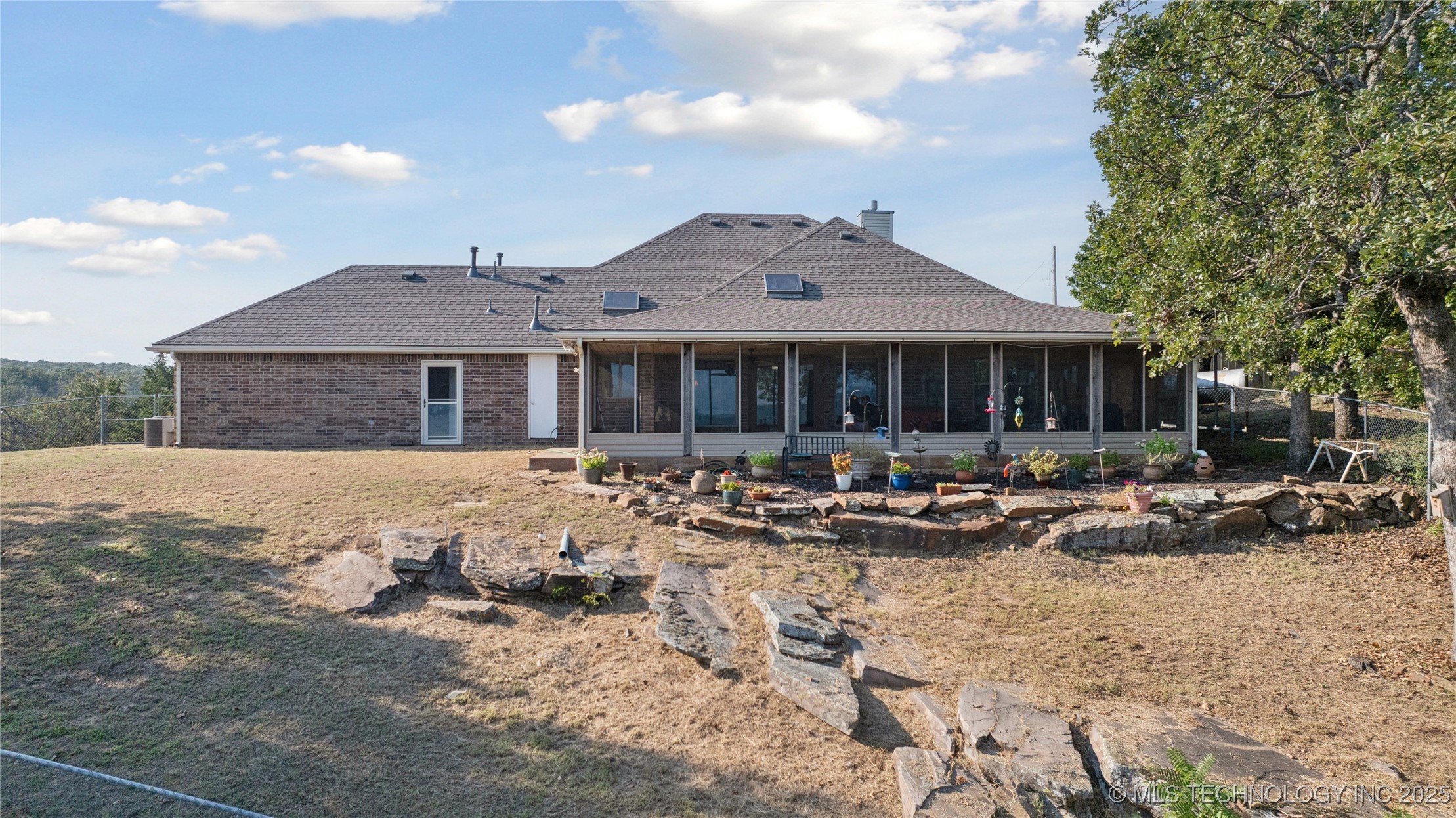 423308 E 1169 Road Property Photo 6