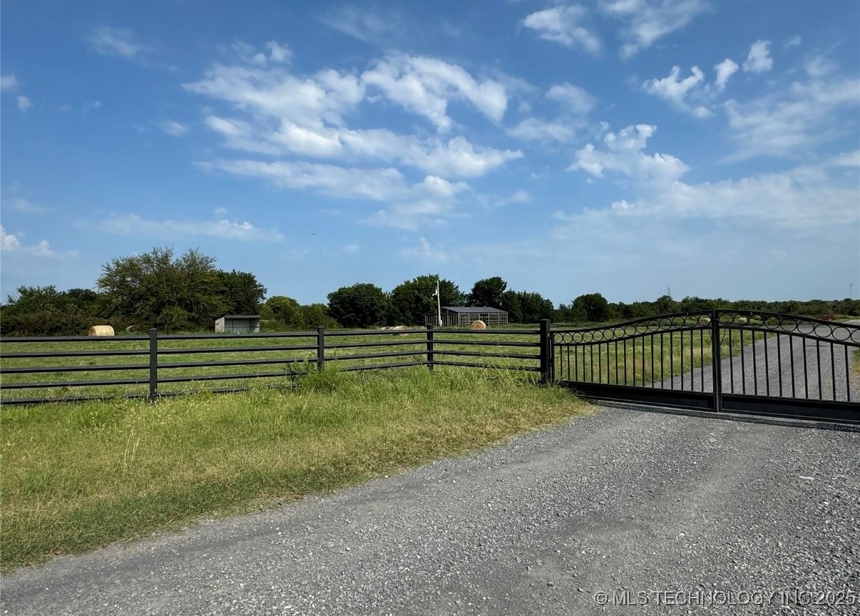 5282 E 53rd Street S Property Photo 1