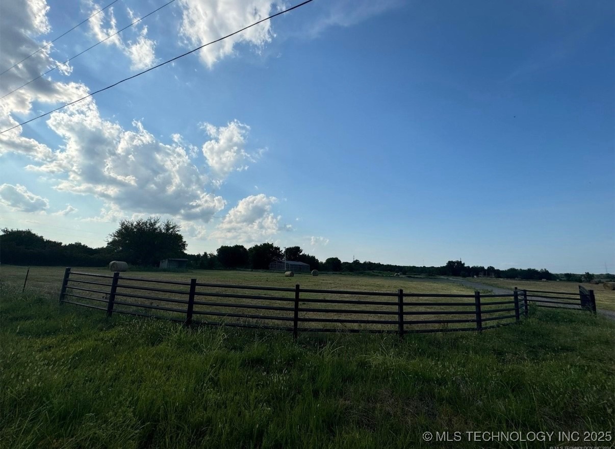 5282 E 53rd Street S Property Photo 2