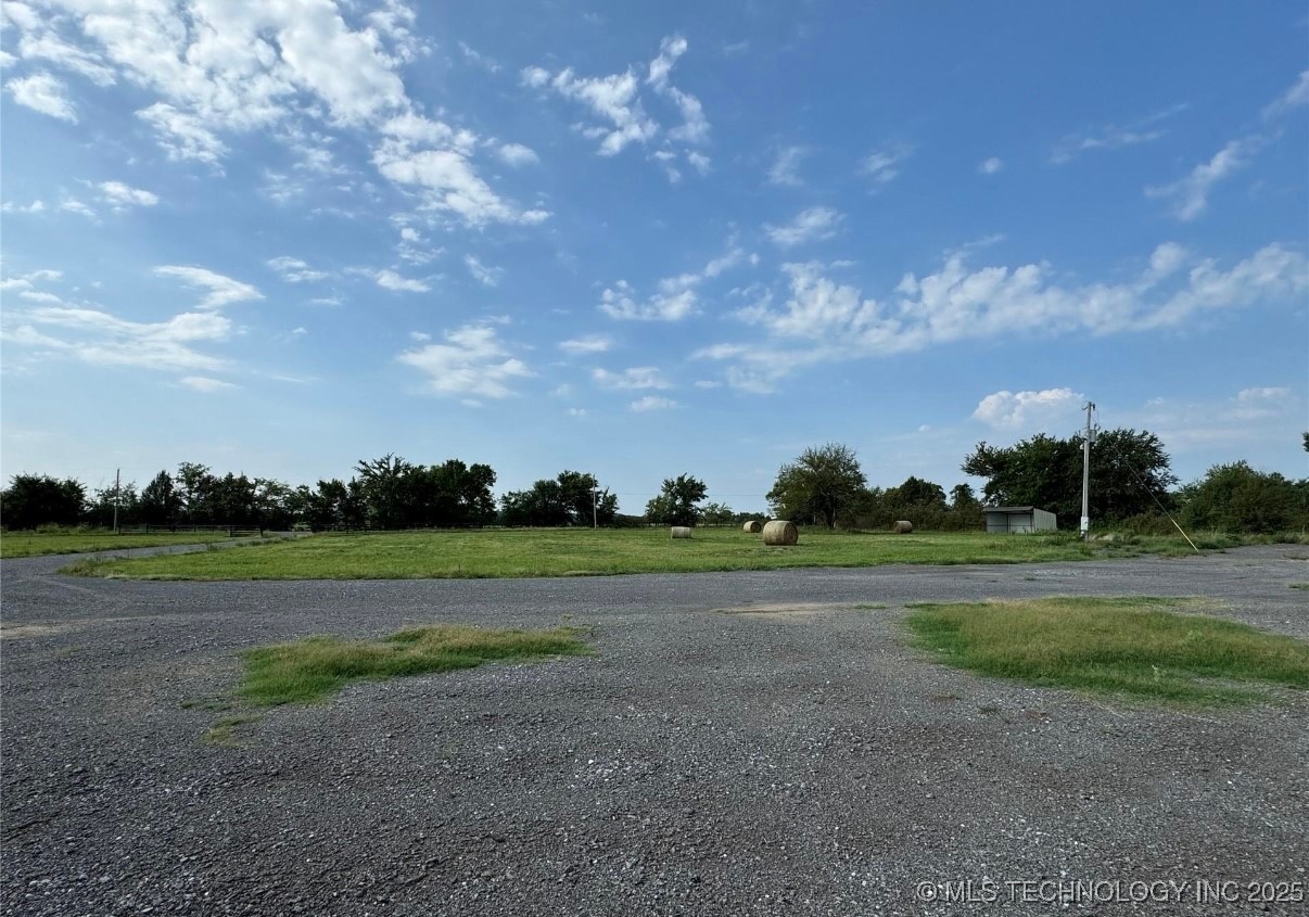 5282 E 53rd Street S Property Photo 6