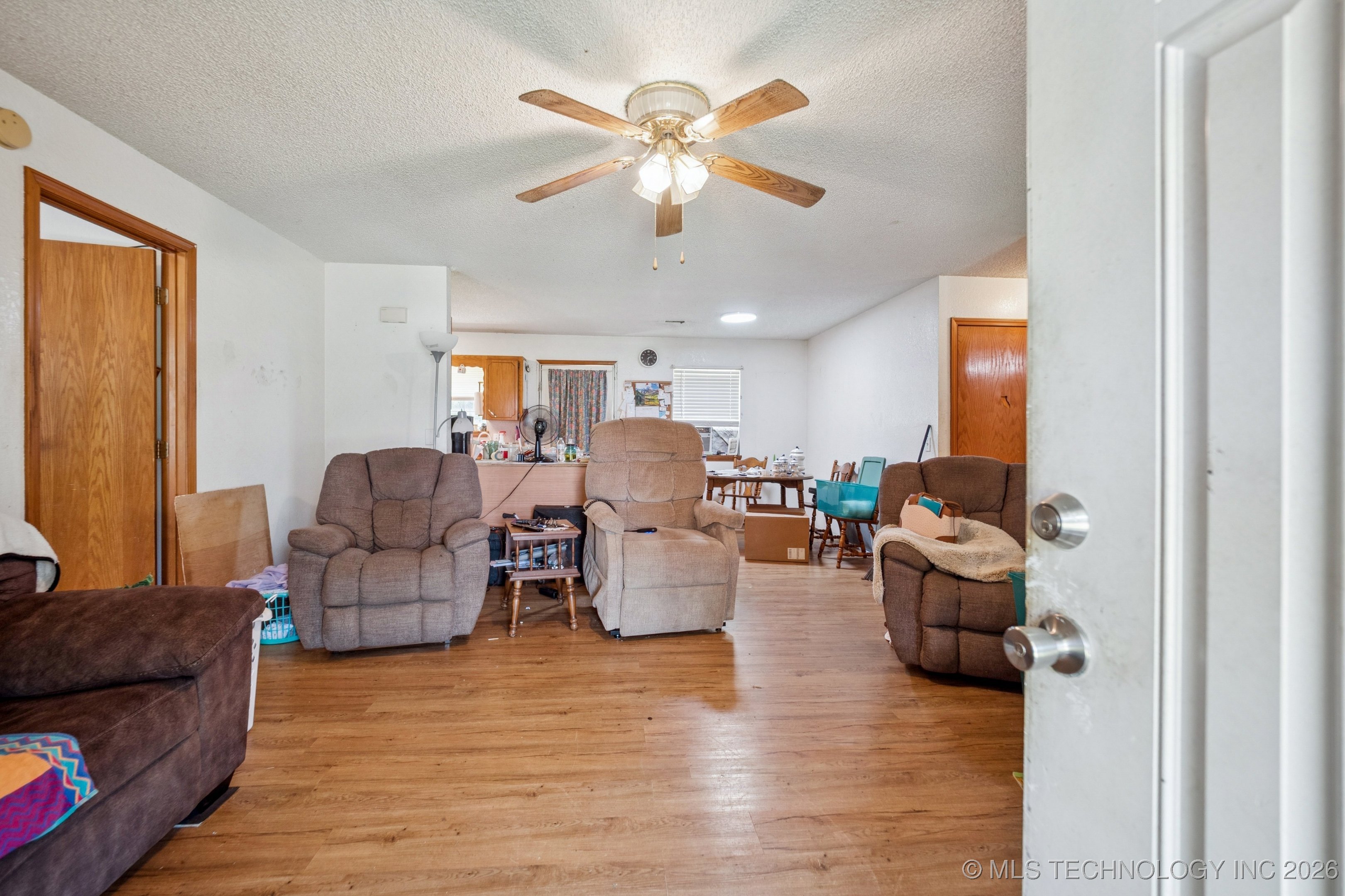 770 Nw Seneca Property Photo 3