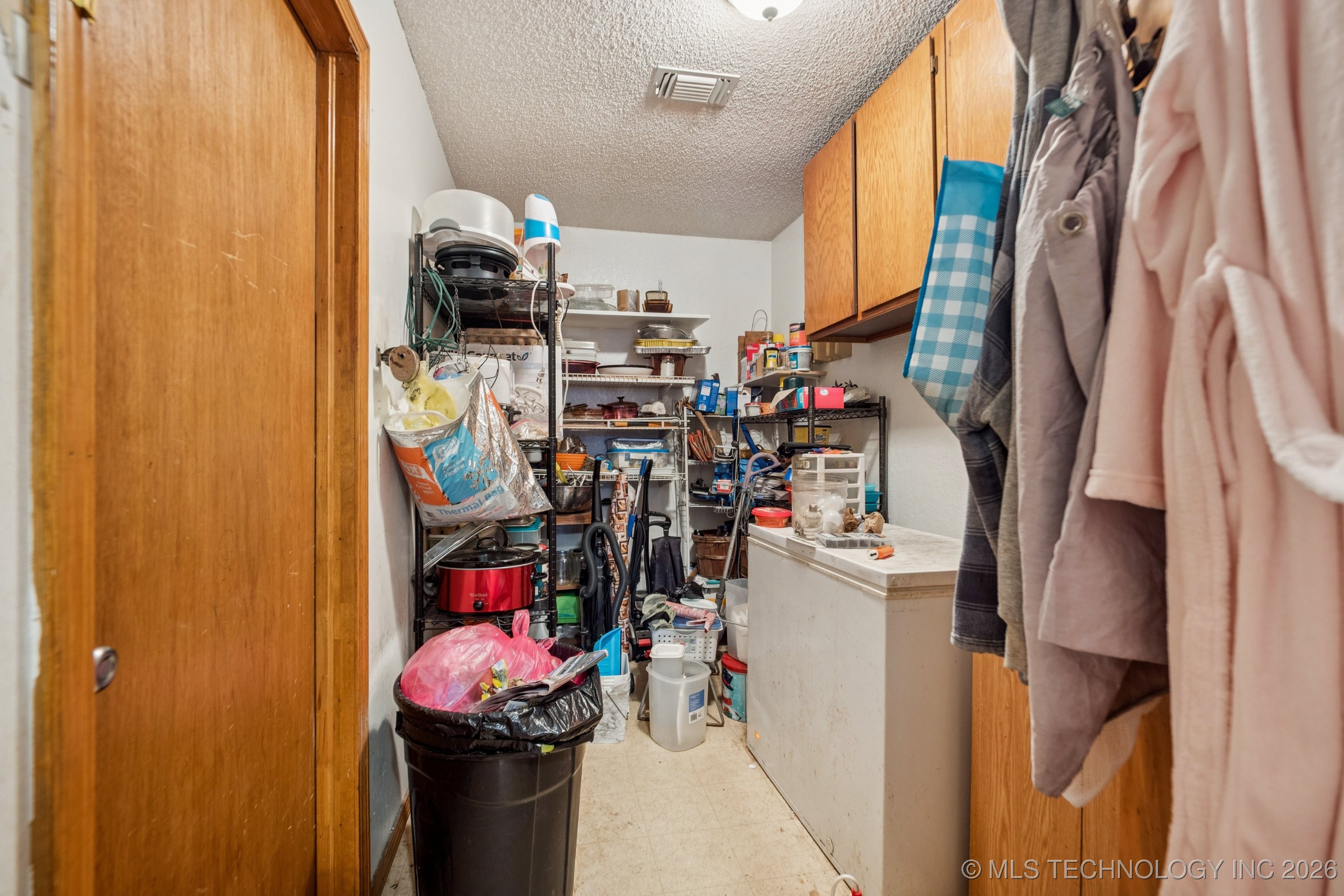 770 Nw Seneca Property Photo 9