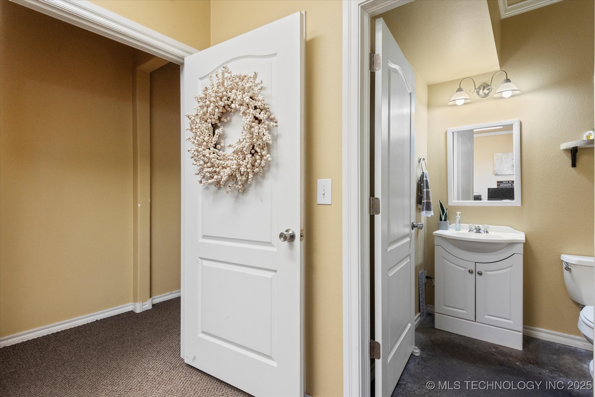 2114 Se Washington Boulevard Property Photo 6