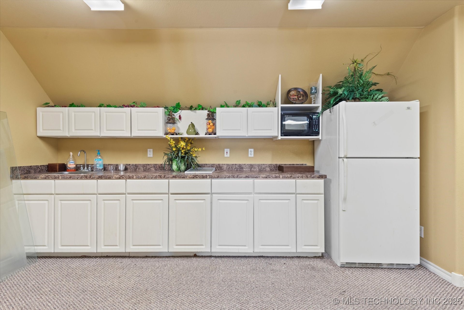 2114 Se Washington Boulevard Property Photo 9