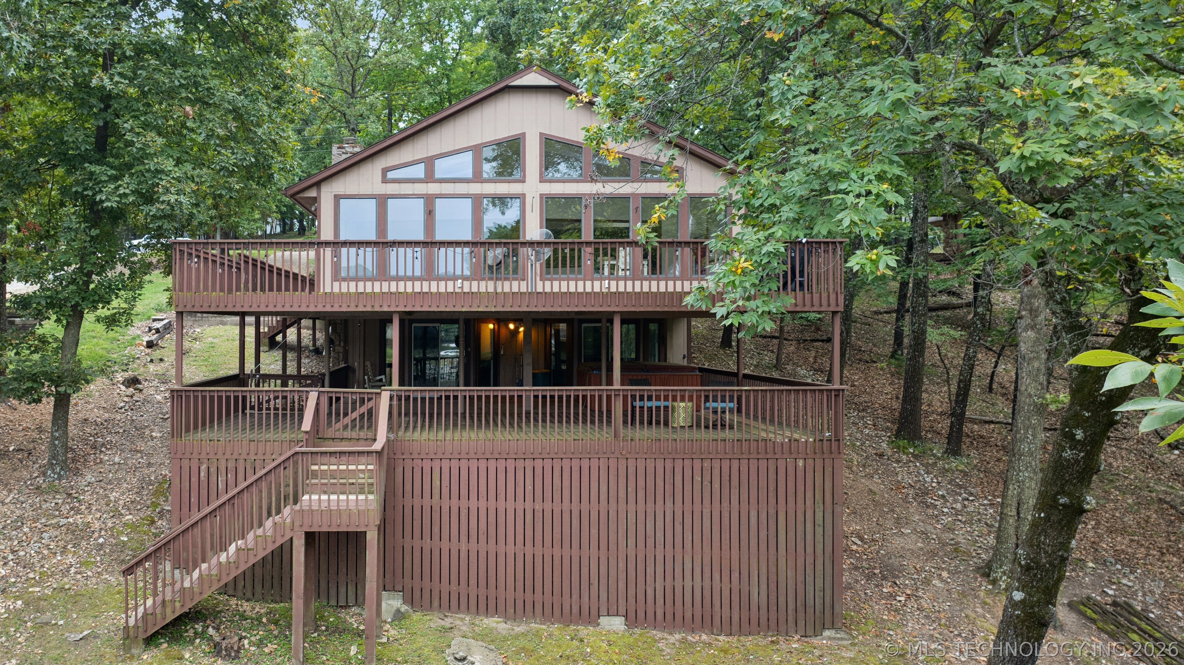 453844 Country Club Trail Property Photo 1