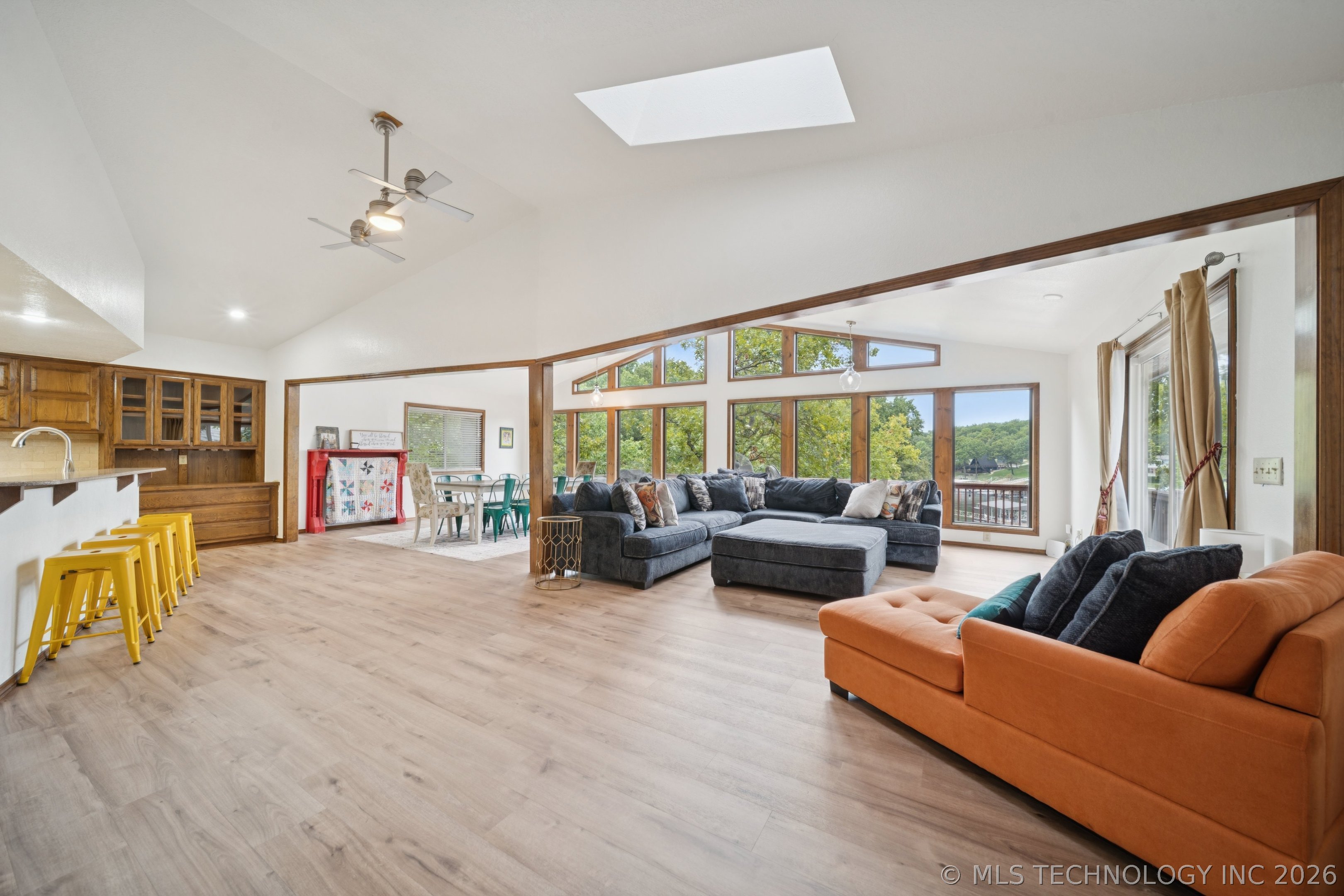 453844 Country Club Trail Property Photo 3