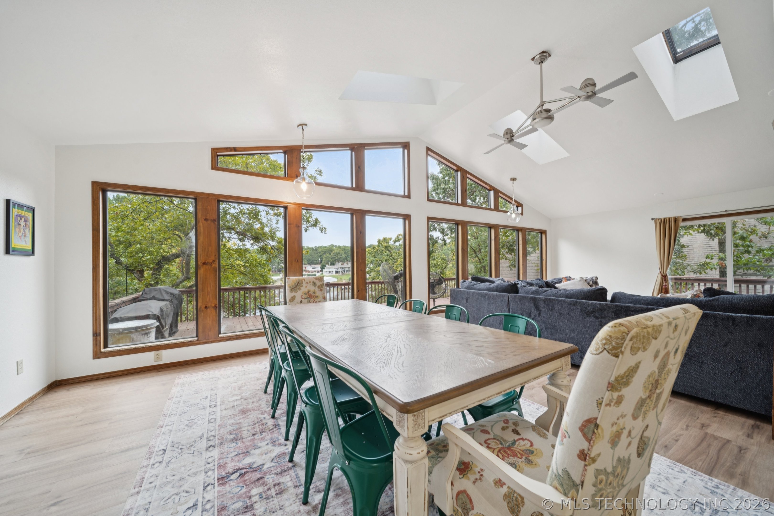 453844 Country Club Trail Property Photo 5