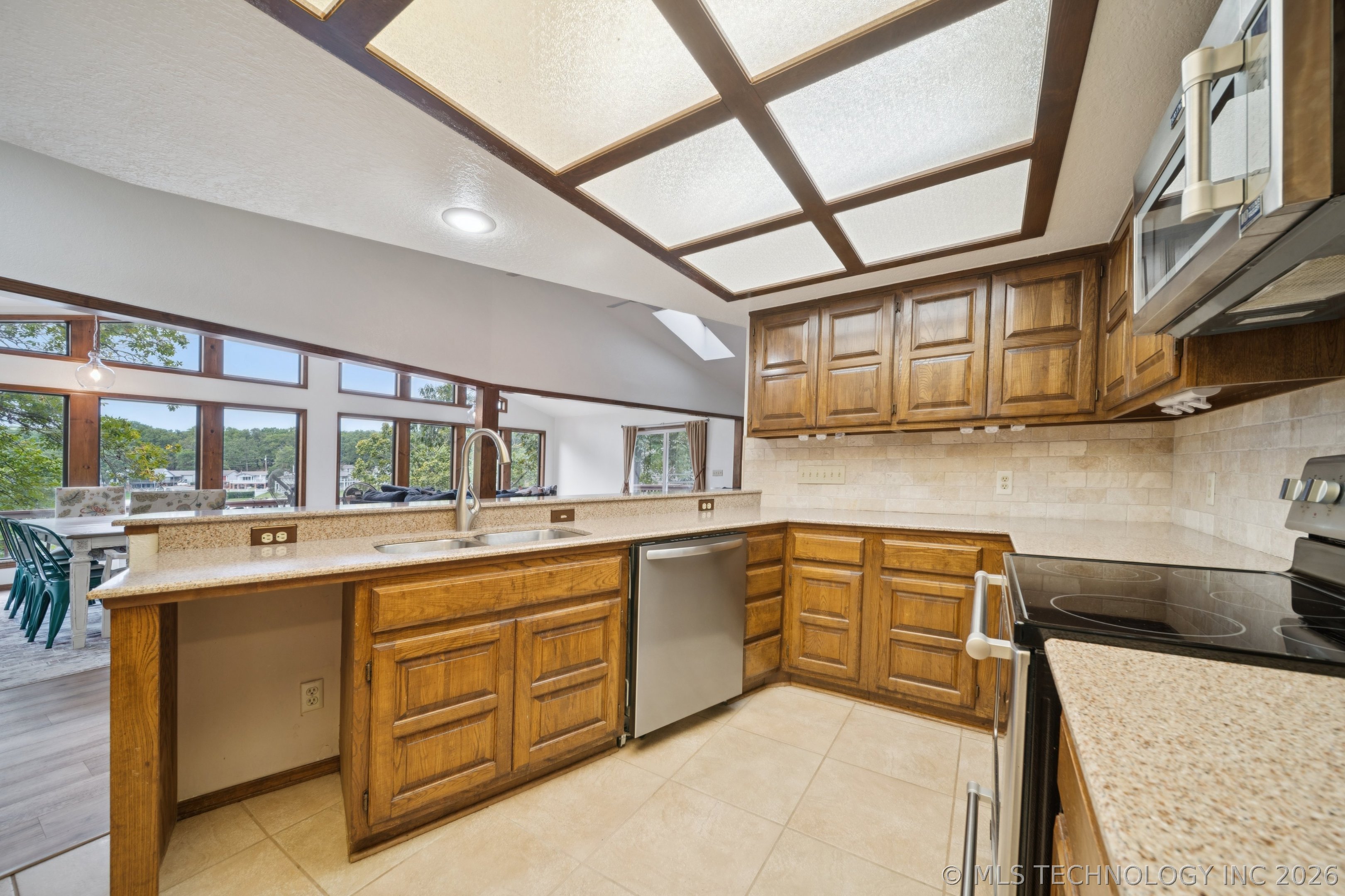 453844 Country Club Trail Property Photo 7