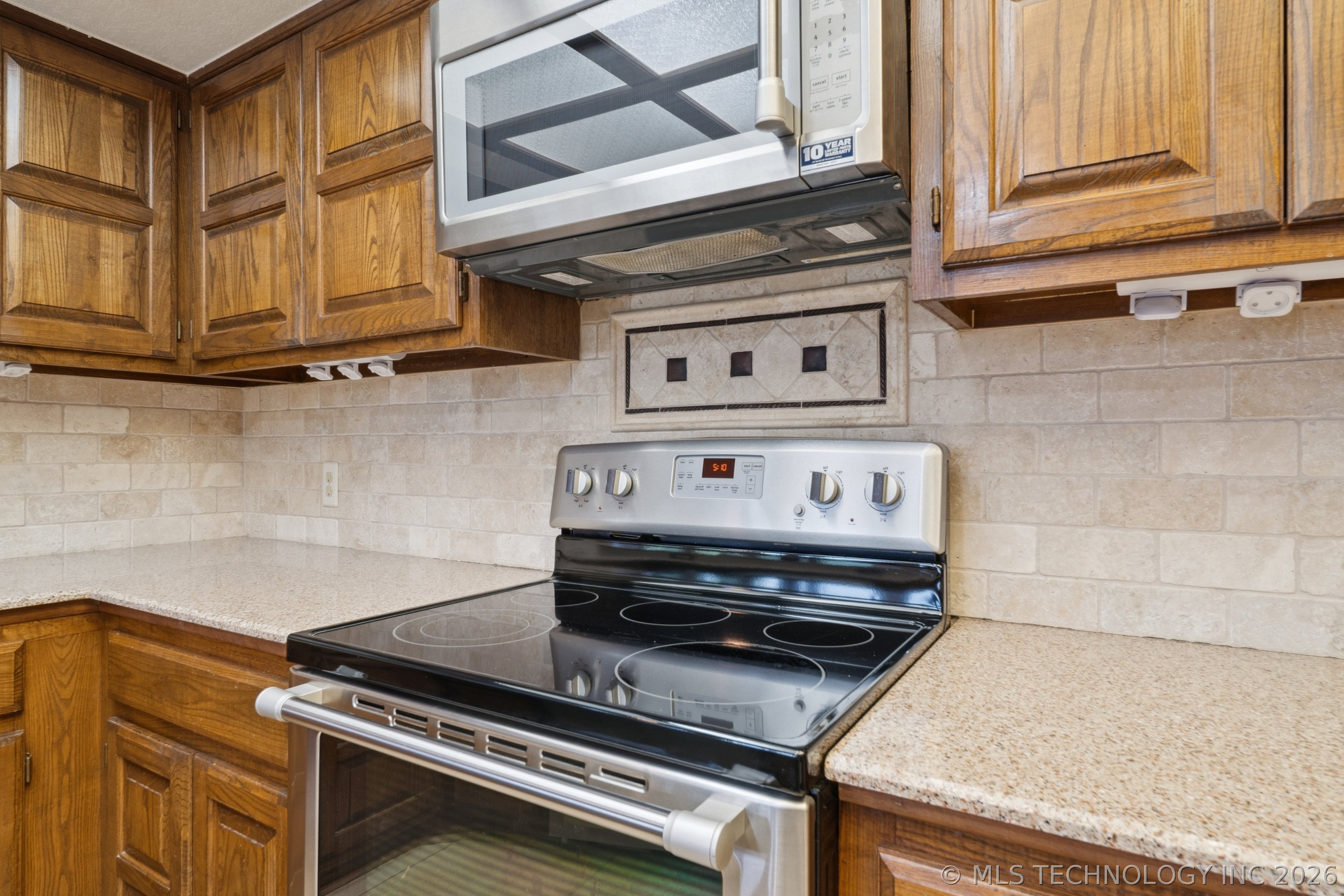 453844 Country Club Trail Property Photo 8