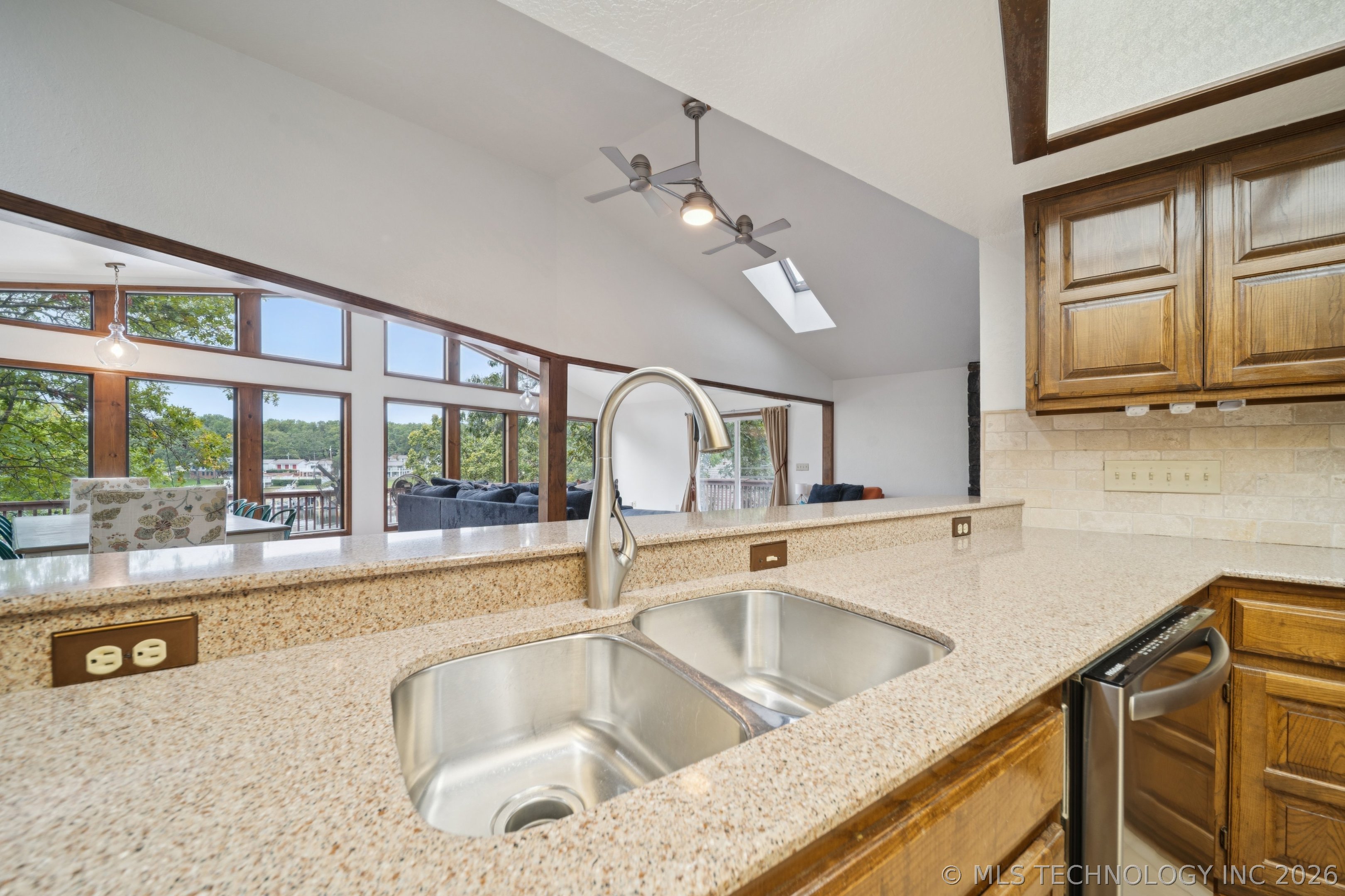 453844 Country Club Trail Property Photo 9