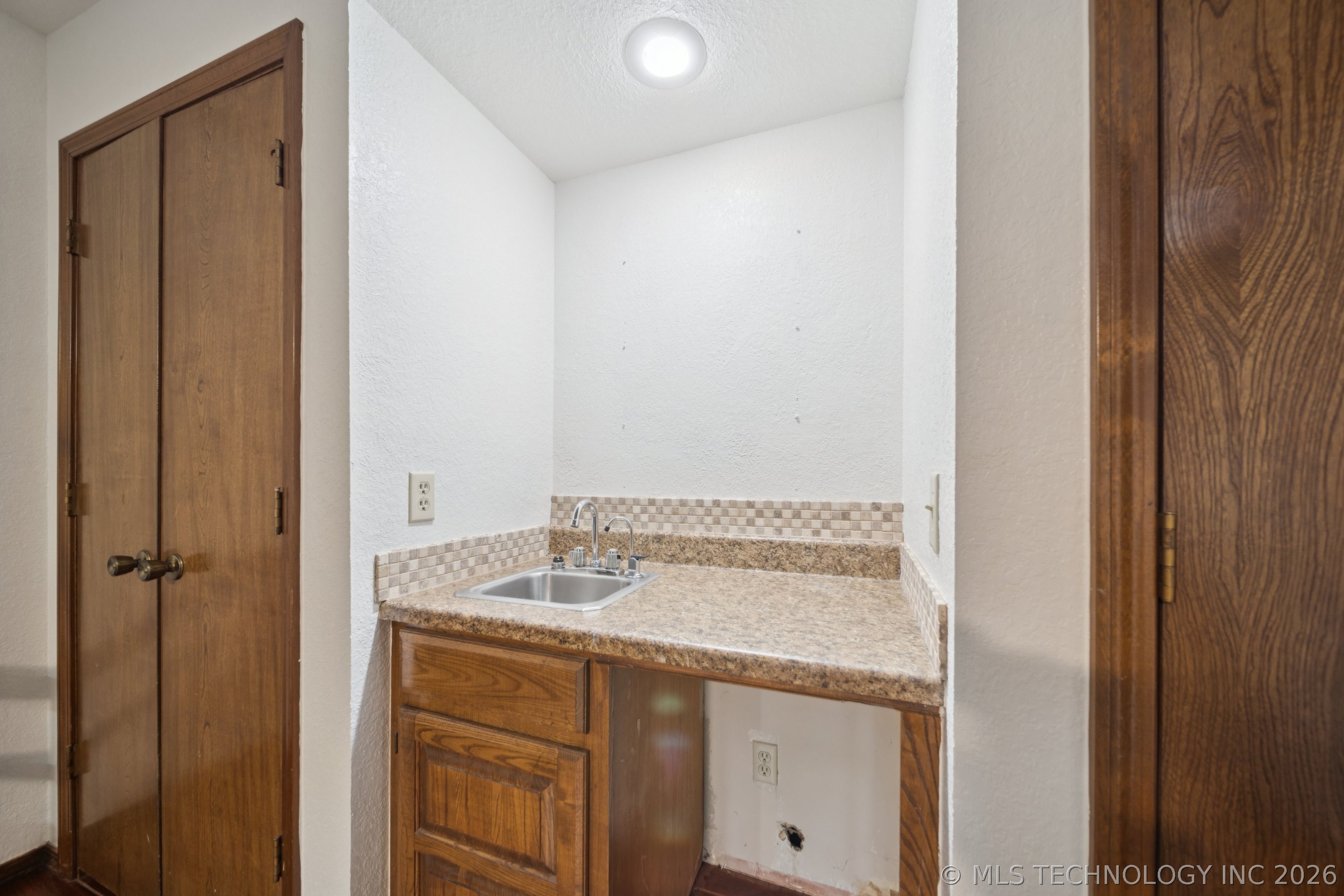 453844 Country Club Trail Property Photo 13