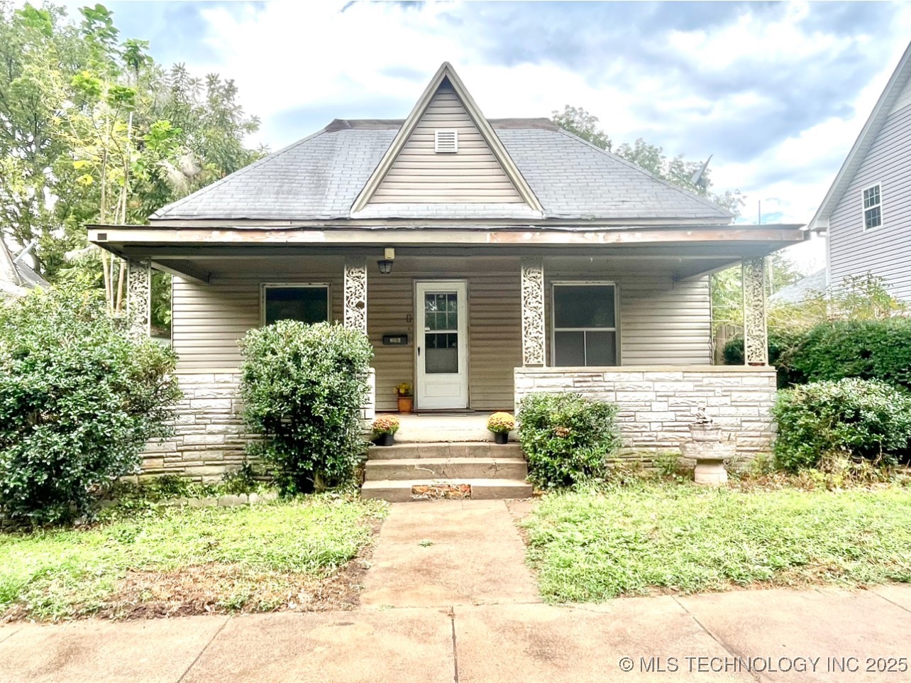 206 N Vine Avenue Property Photo 1