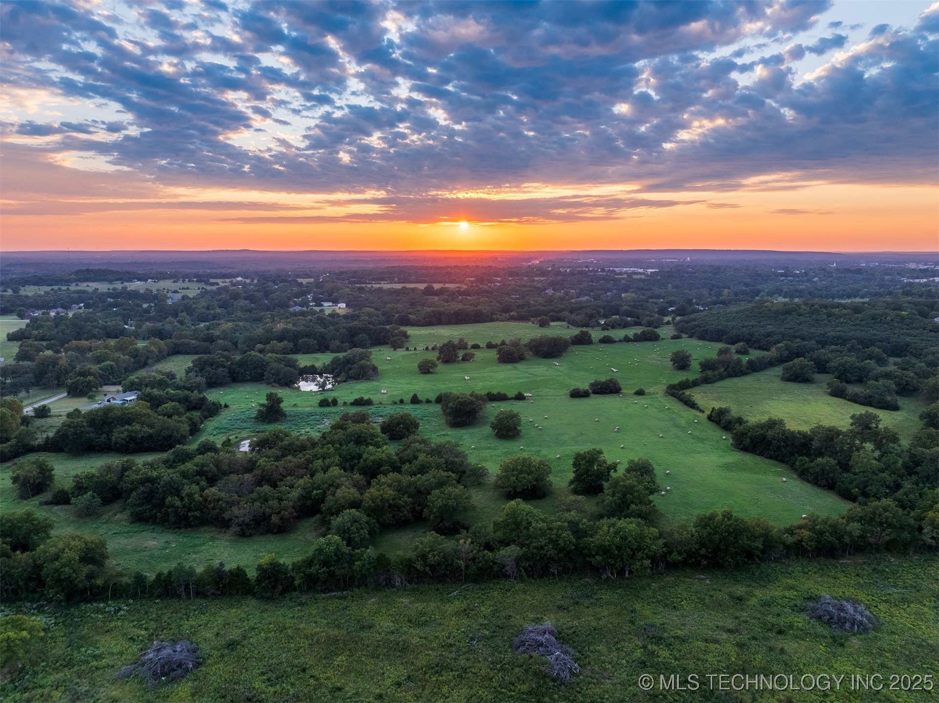 139 E 36th Street Property Photo 5