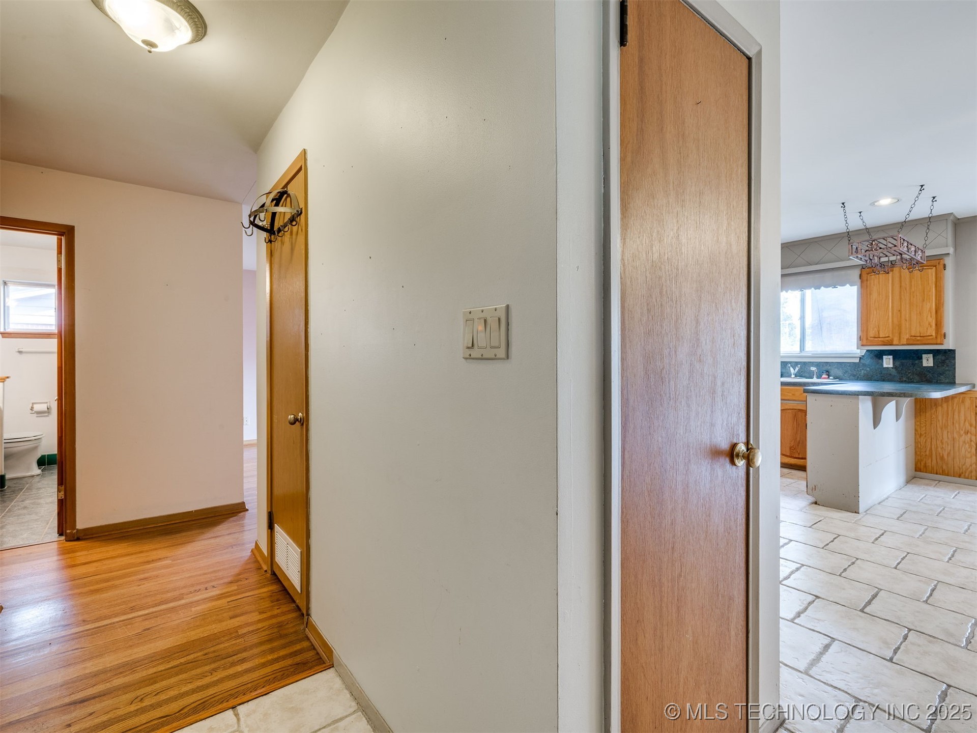 4916 E 27th Place Property Photo 6