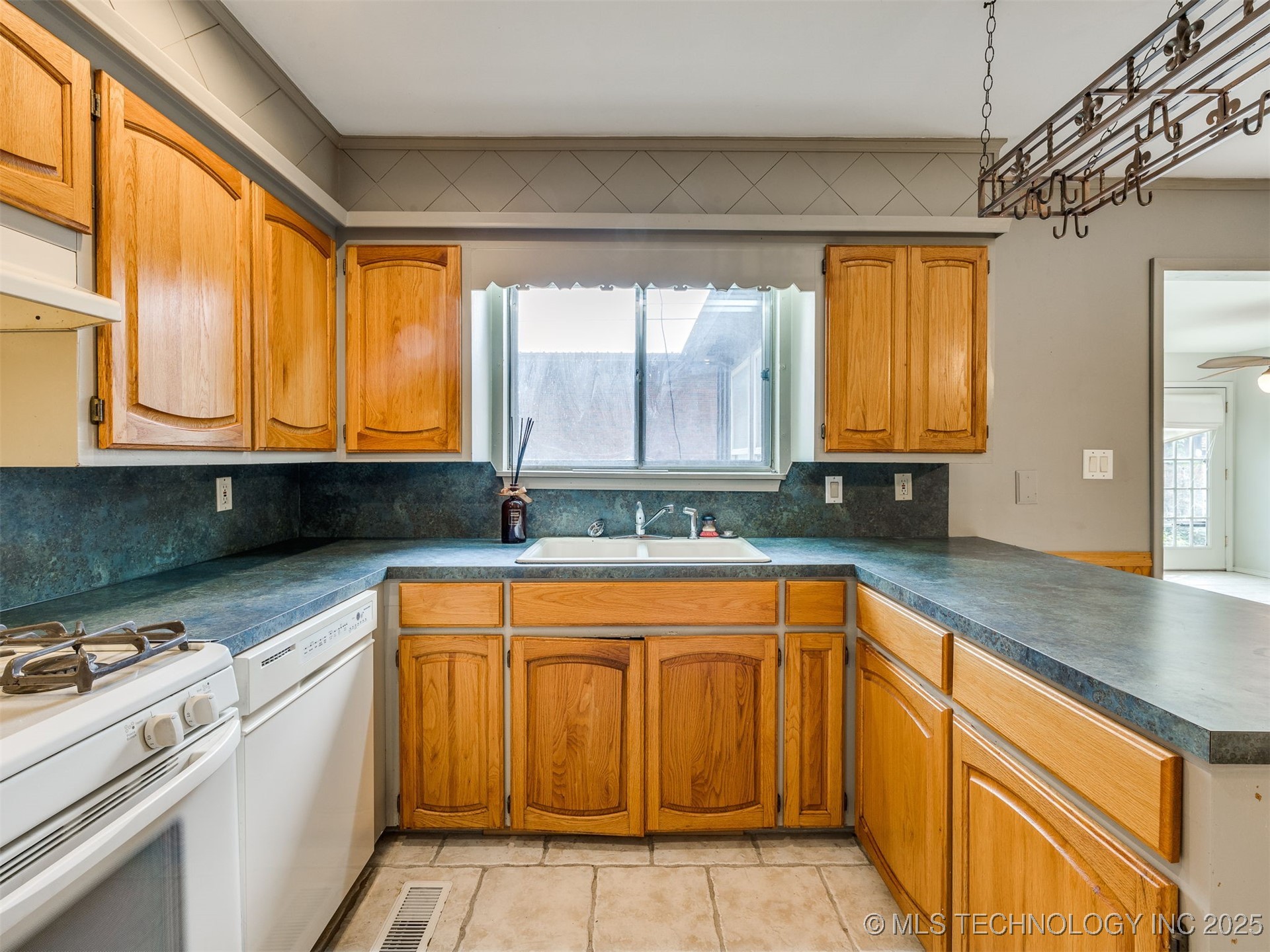 4916 E 27th Place Property Photo 15