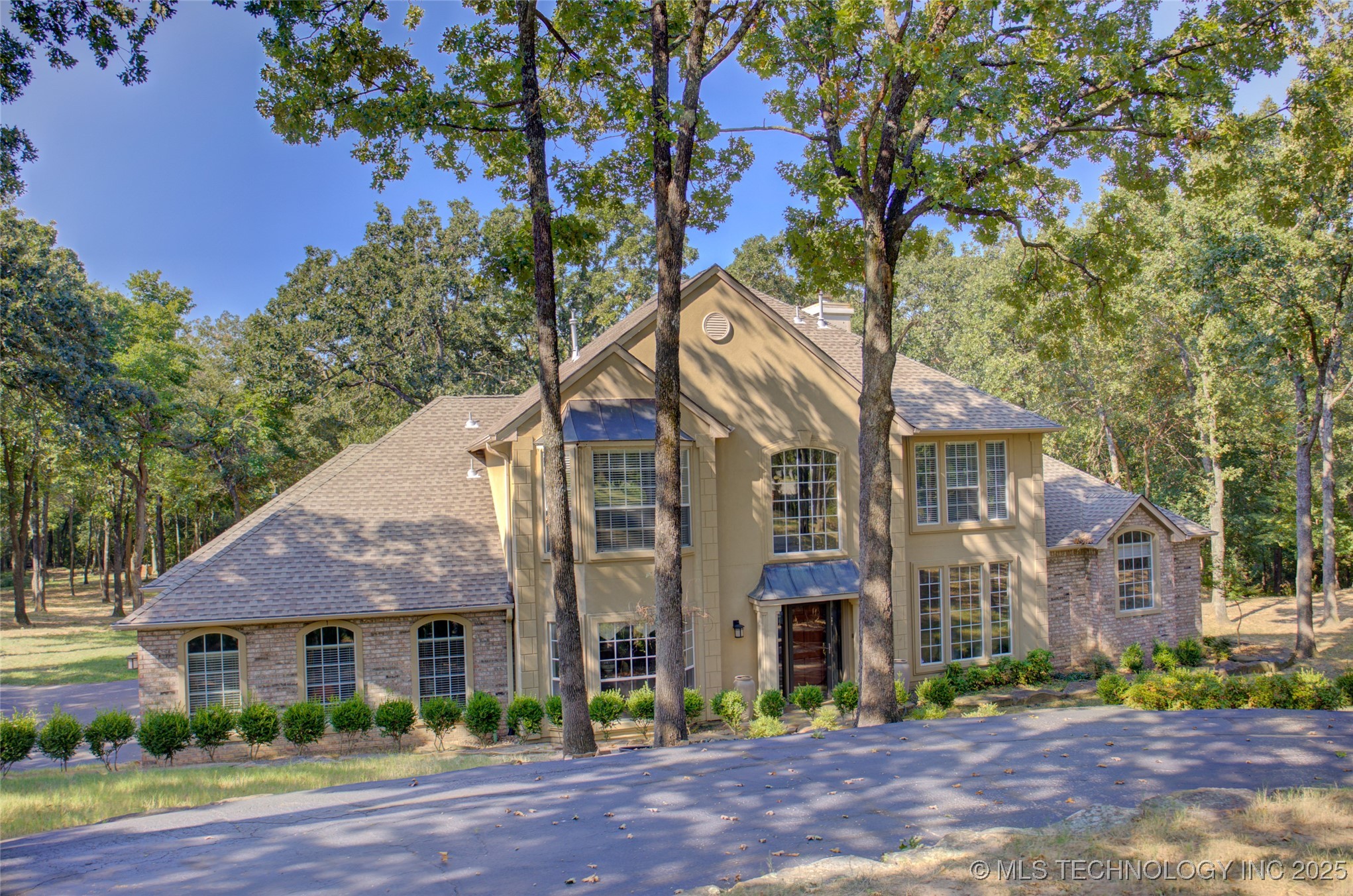 1414 N Birch Avenue Property Photo 1