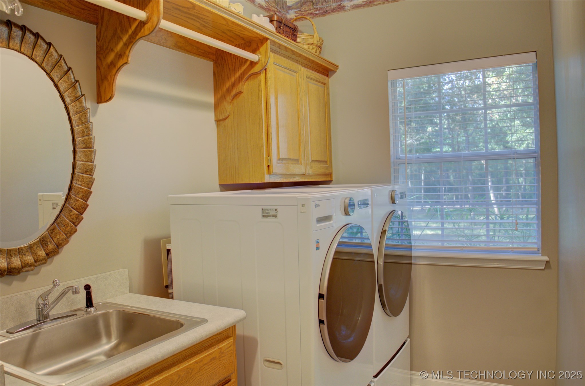 1414 N Birch Avenue Property Photo 31