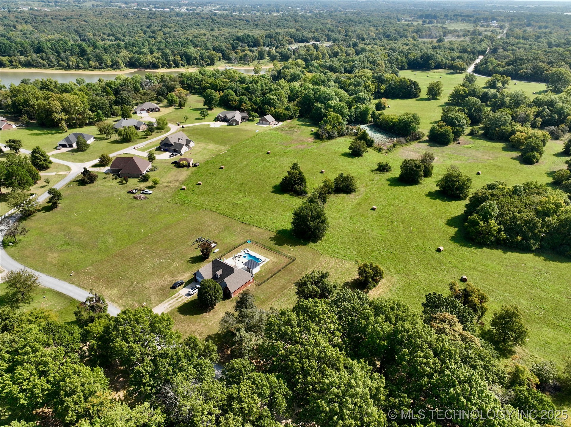 04 Meadowood Property Photo 11