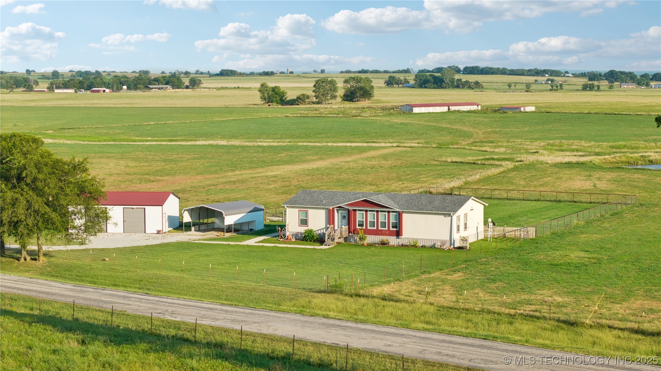 438347 E 330 Road Property Photo 1