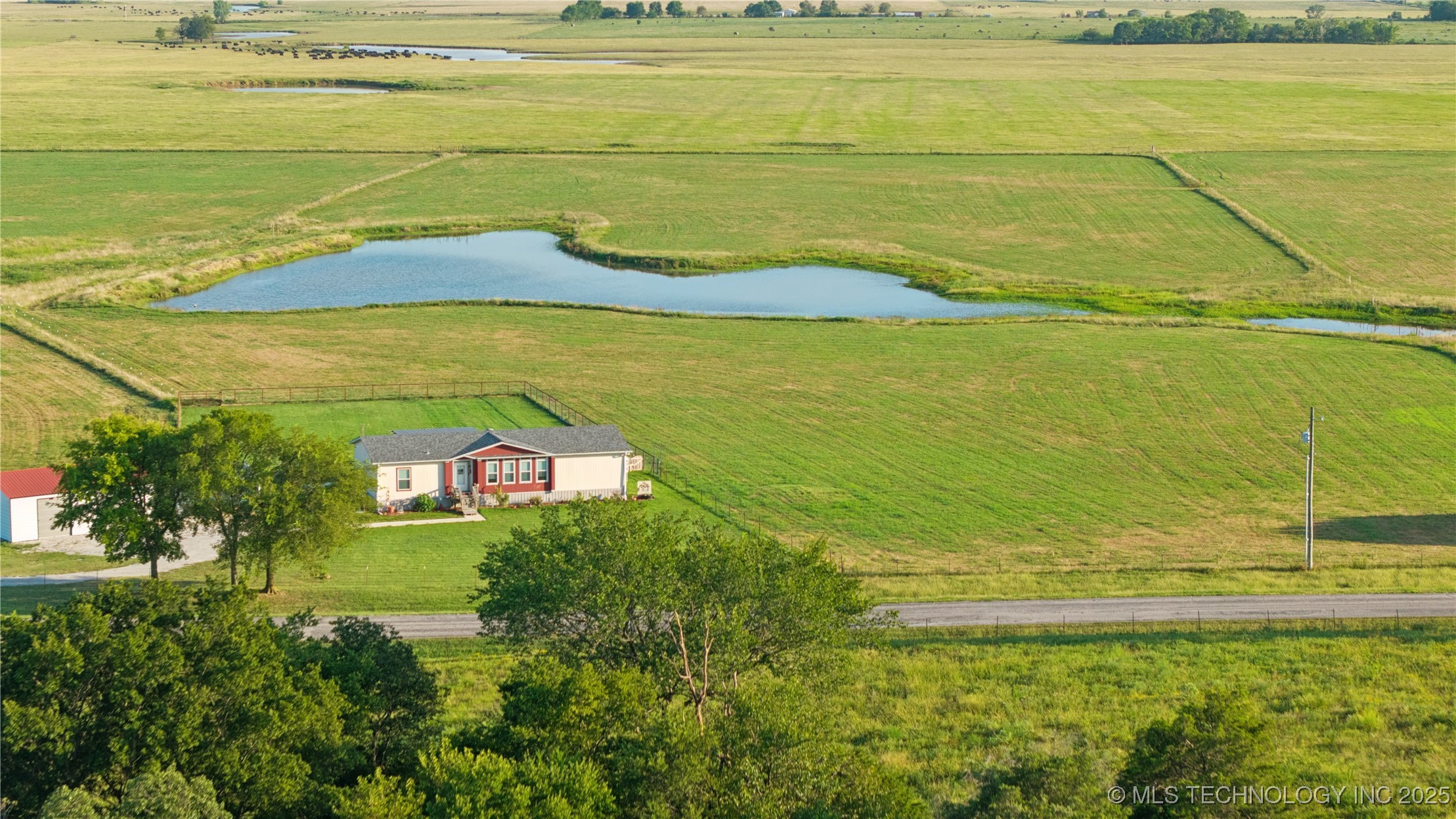 438347 E 330 Road Property Photo 2