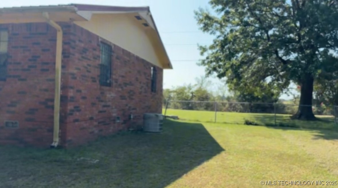 411321 E 1080 Road Property Photo 4