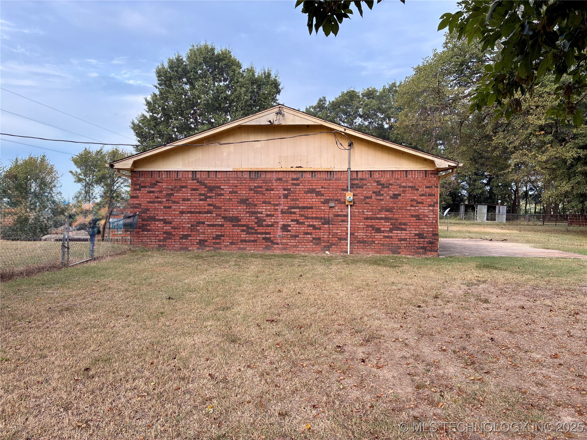 411321 E 1080 Road Property Photo 6